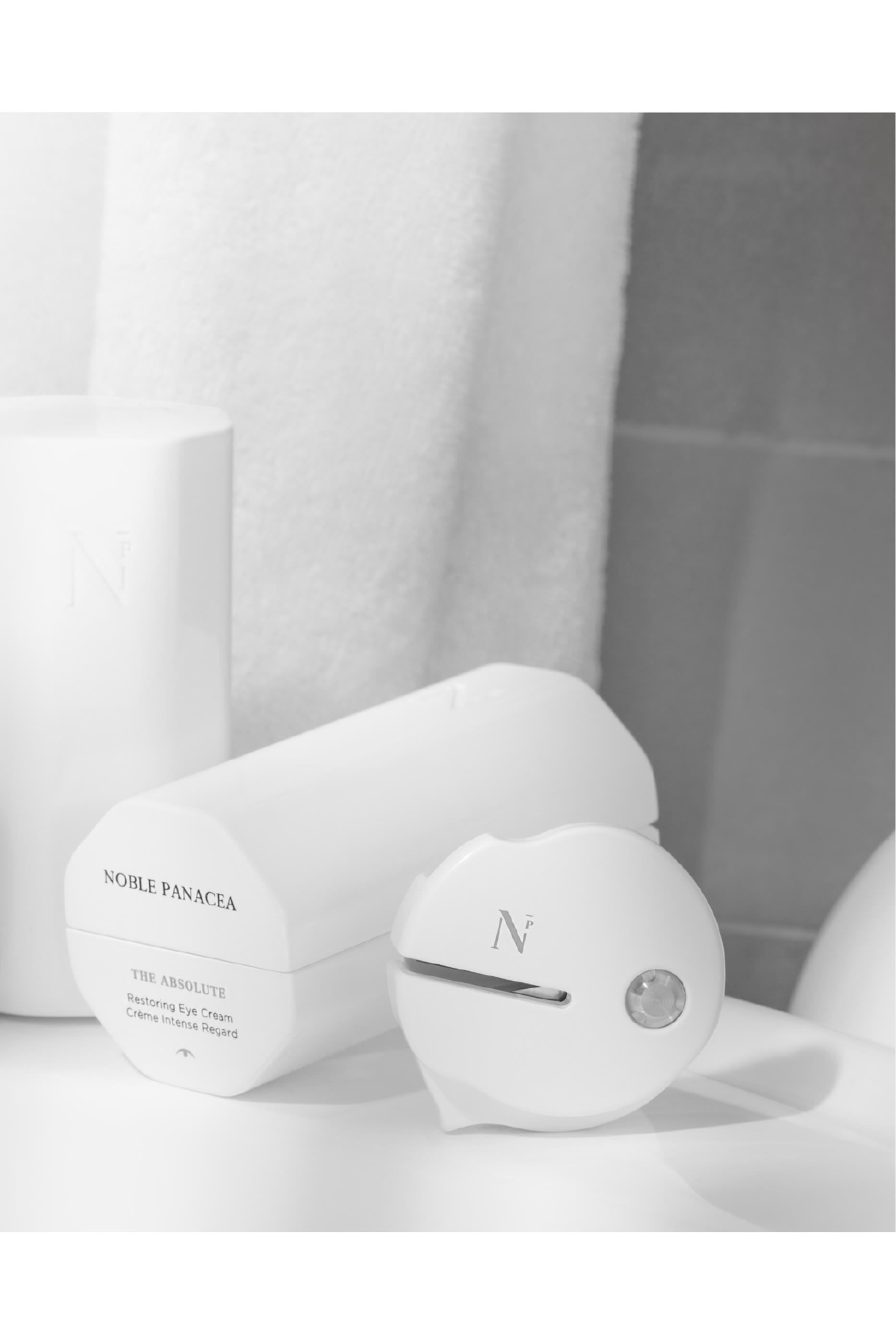 كريم أبسولوت لإستعادة حيوية البشرة المحيطة بالعين