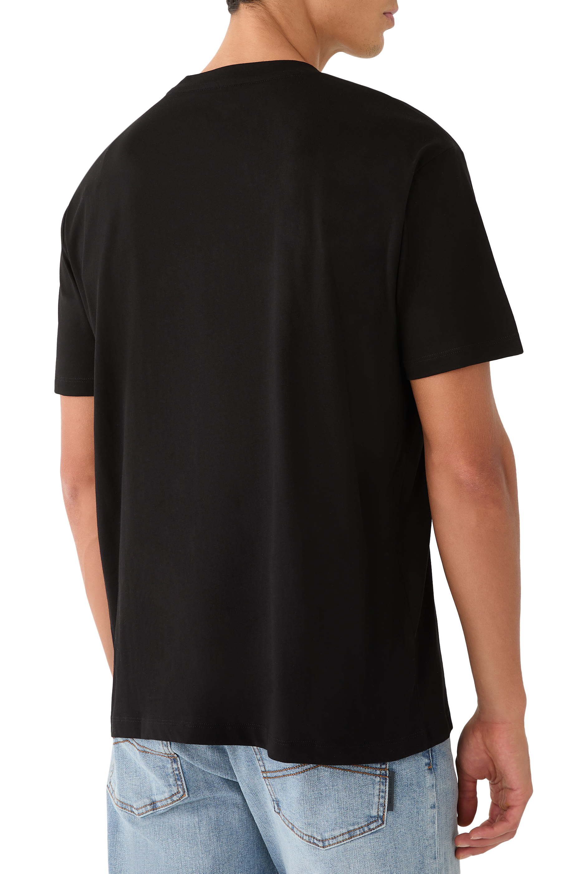 تيشيرت بجيب مزين بنقشة