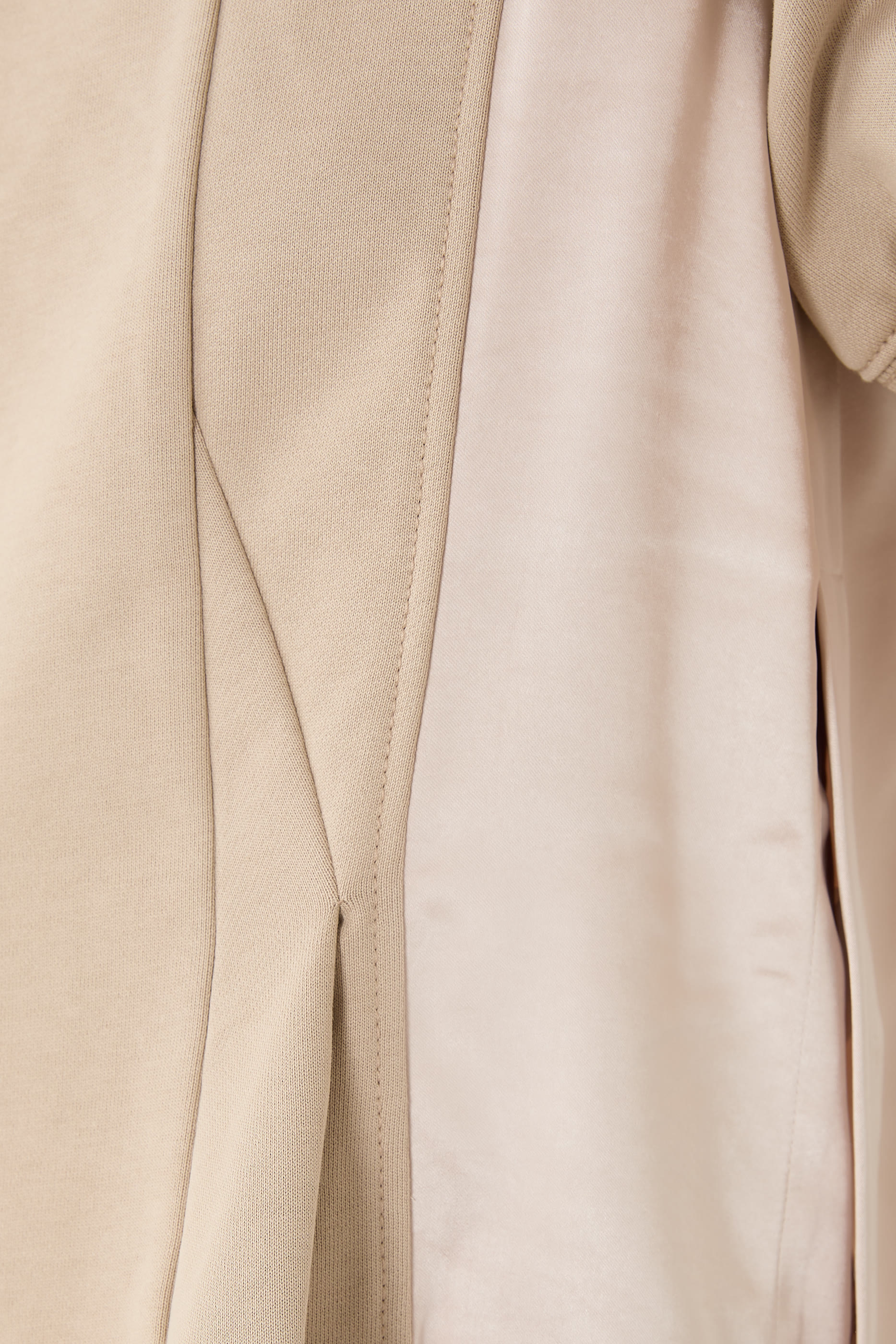 بلوزة بكشكش مزيج ستان