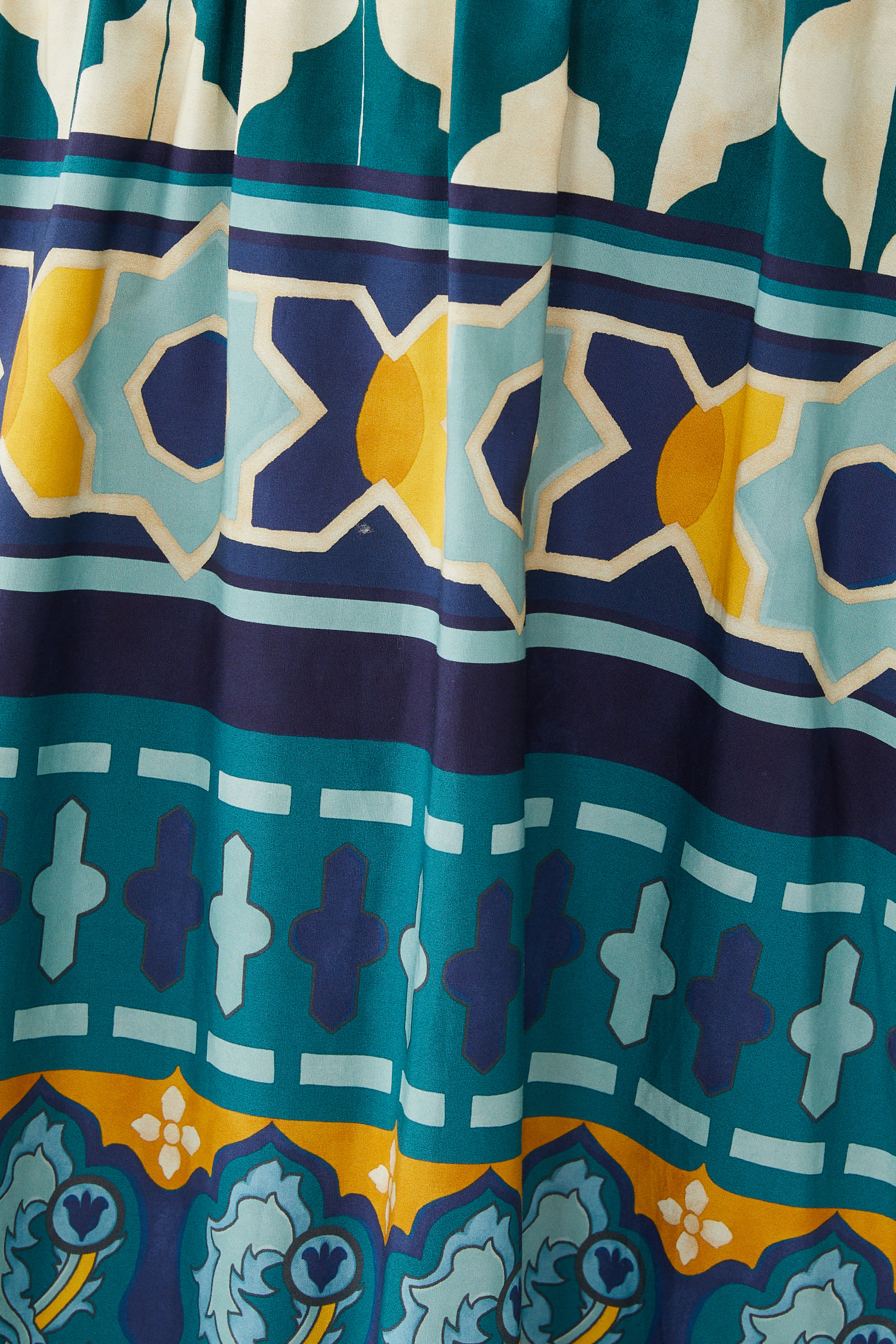 تنورة سن ست كاساريالي بلاسيه إيميرلد