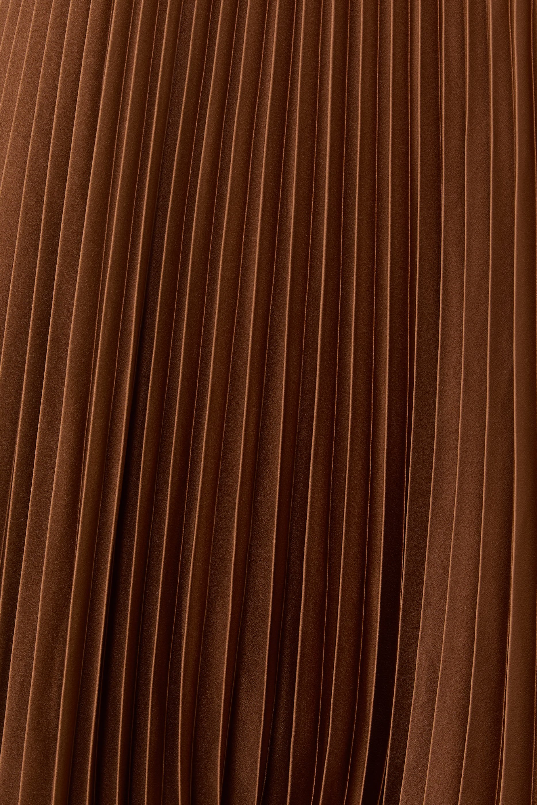 تنورة أدي منسوجة بطيات وحافة مموجة