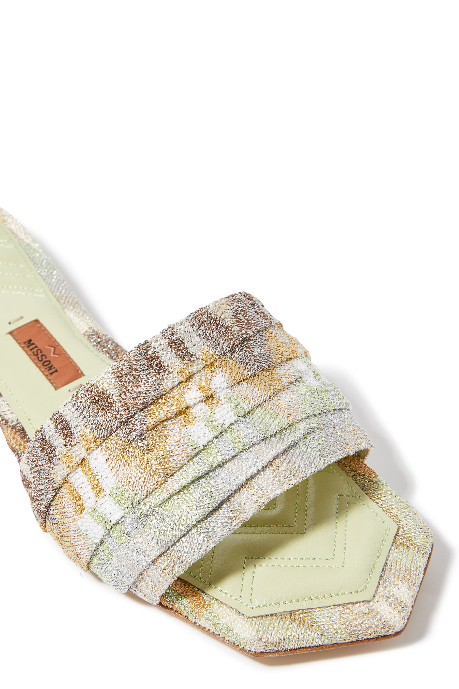 حذاء خفيف جيا بنعل مسطح