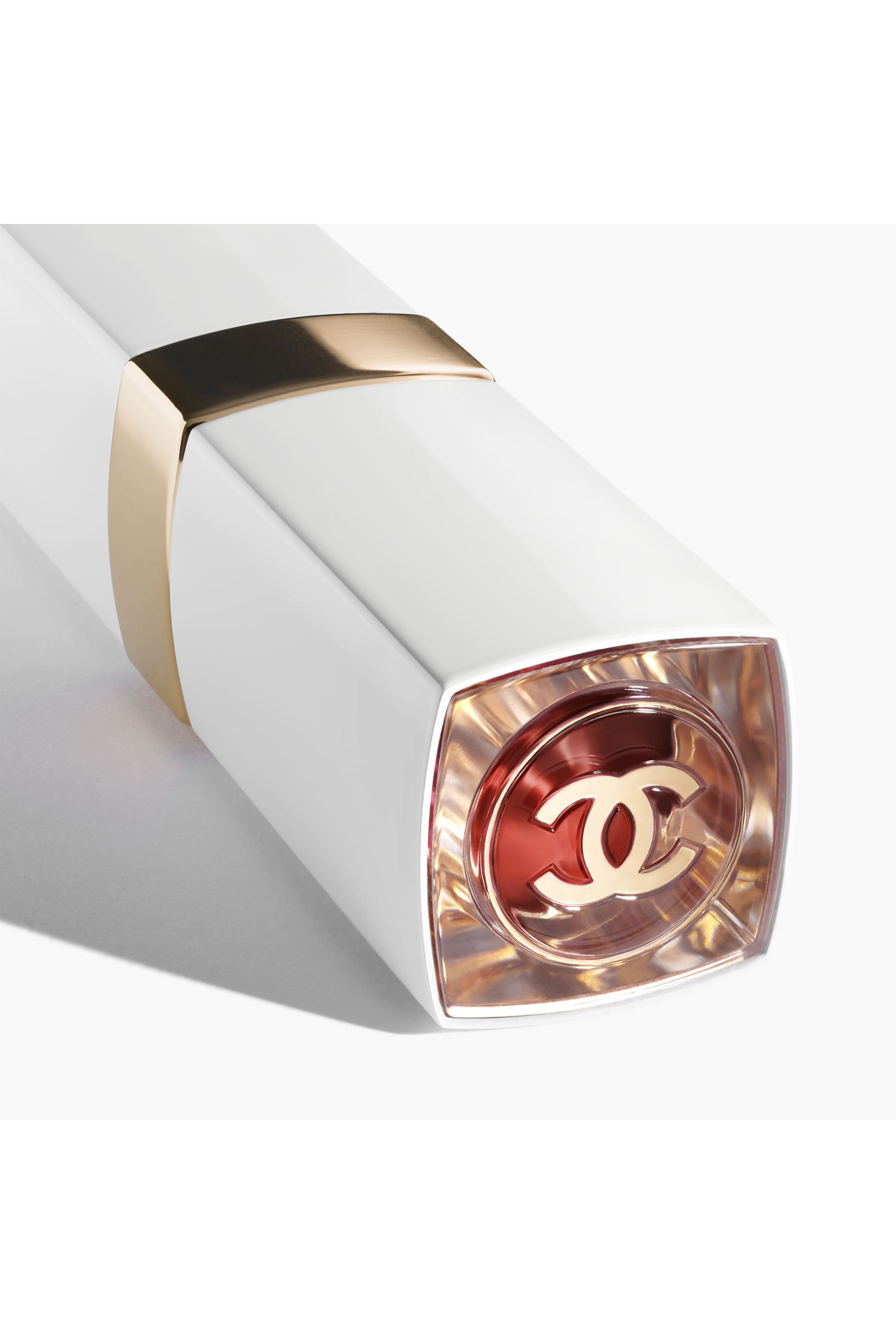 مرطب شفاه ملون Chanel Rouge Coco Baume Shine Hydrating Beautifying