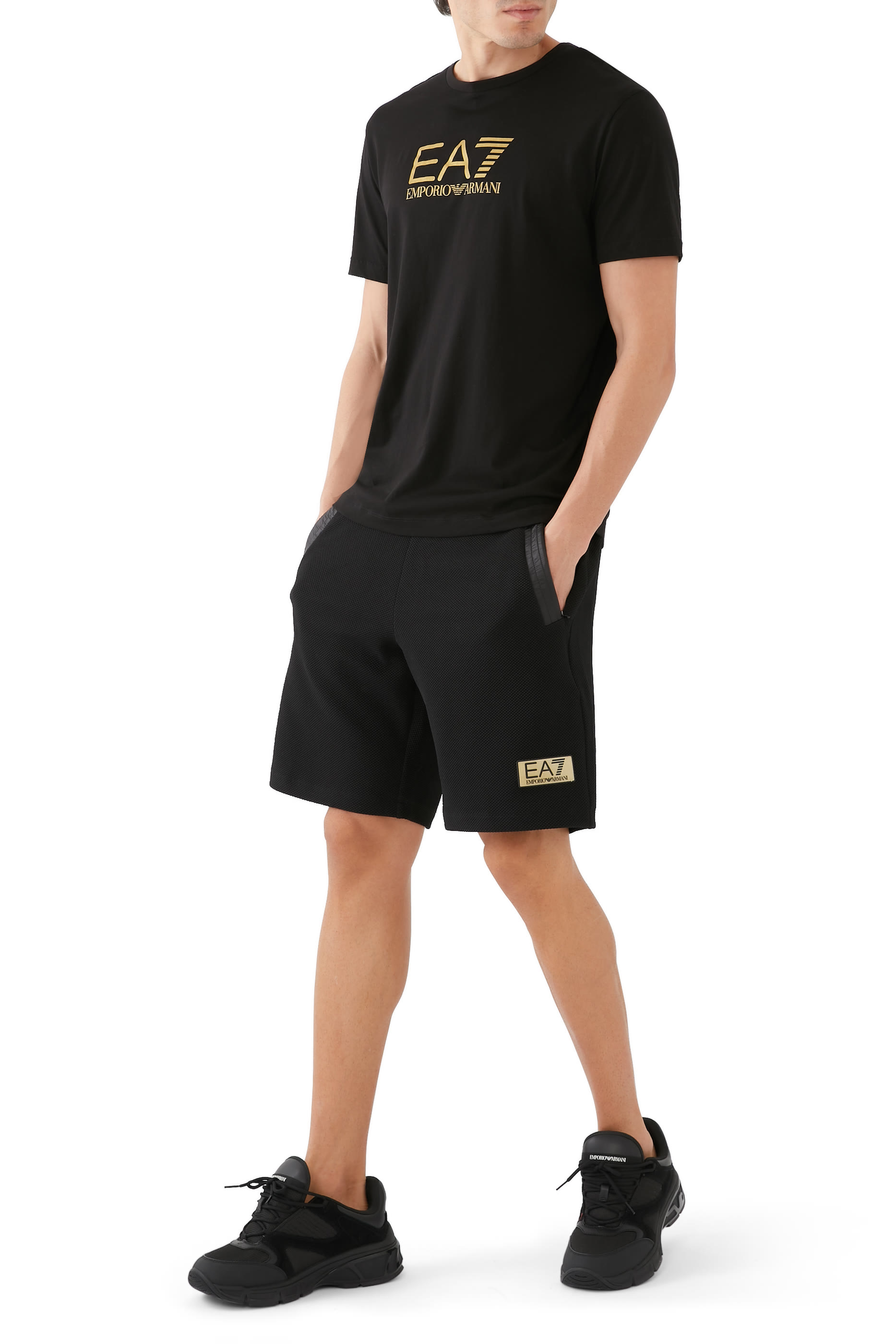 تيشيرت بشعار الماركة