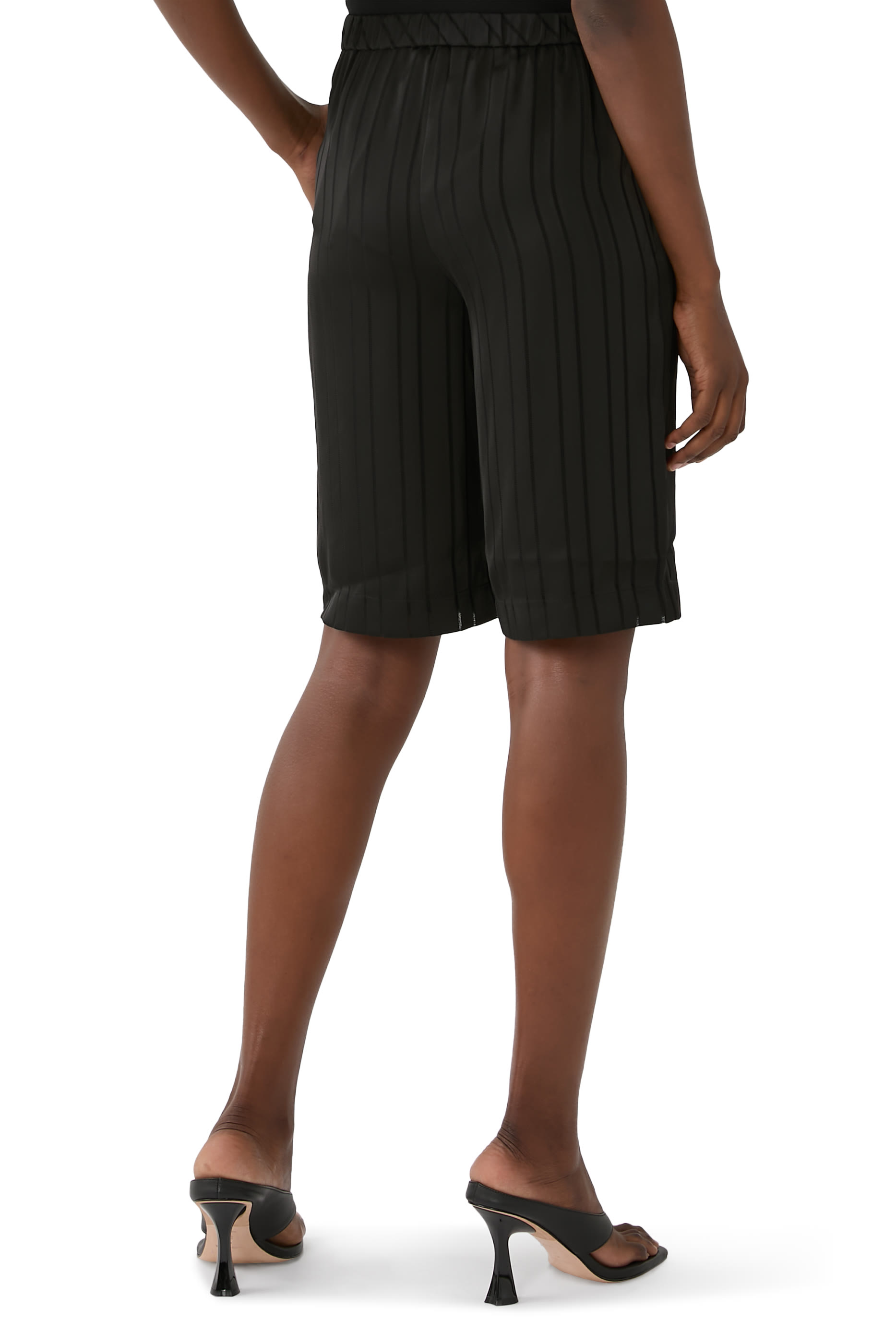 شورت بيرمودا مخطط