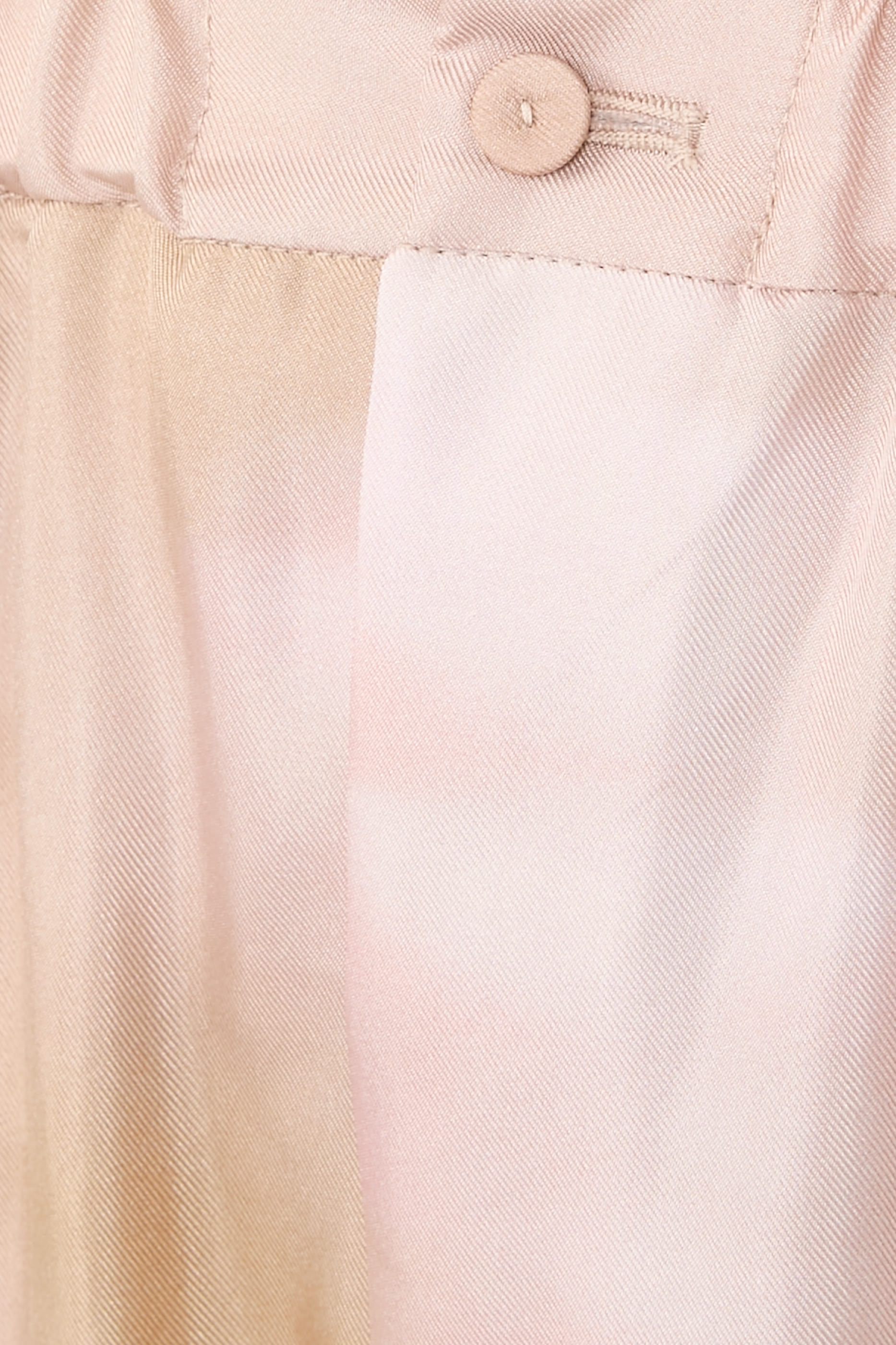 بنطال كاجوال بقصة ساق واسعة