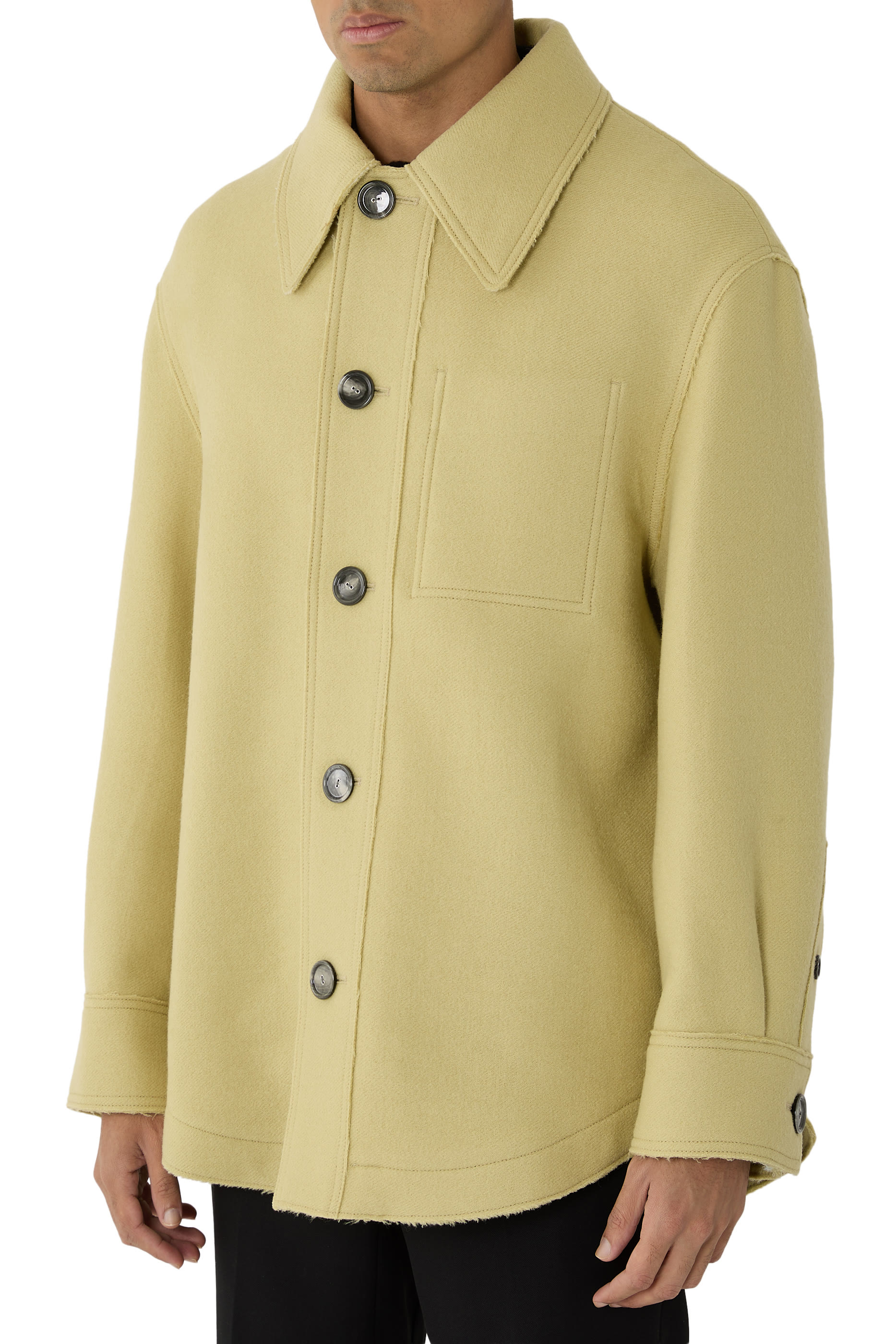 جاكيت بأزرار صوف