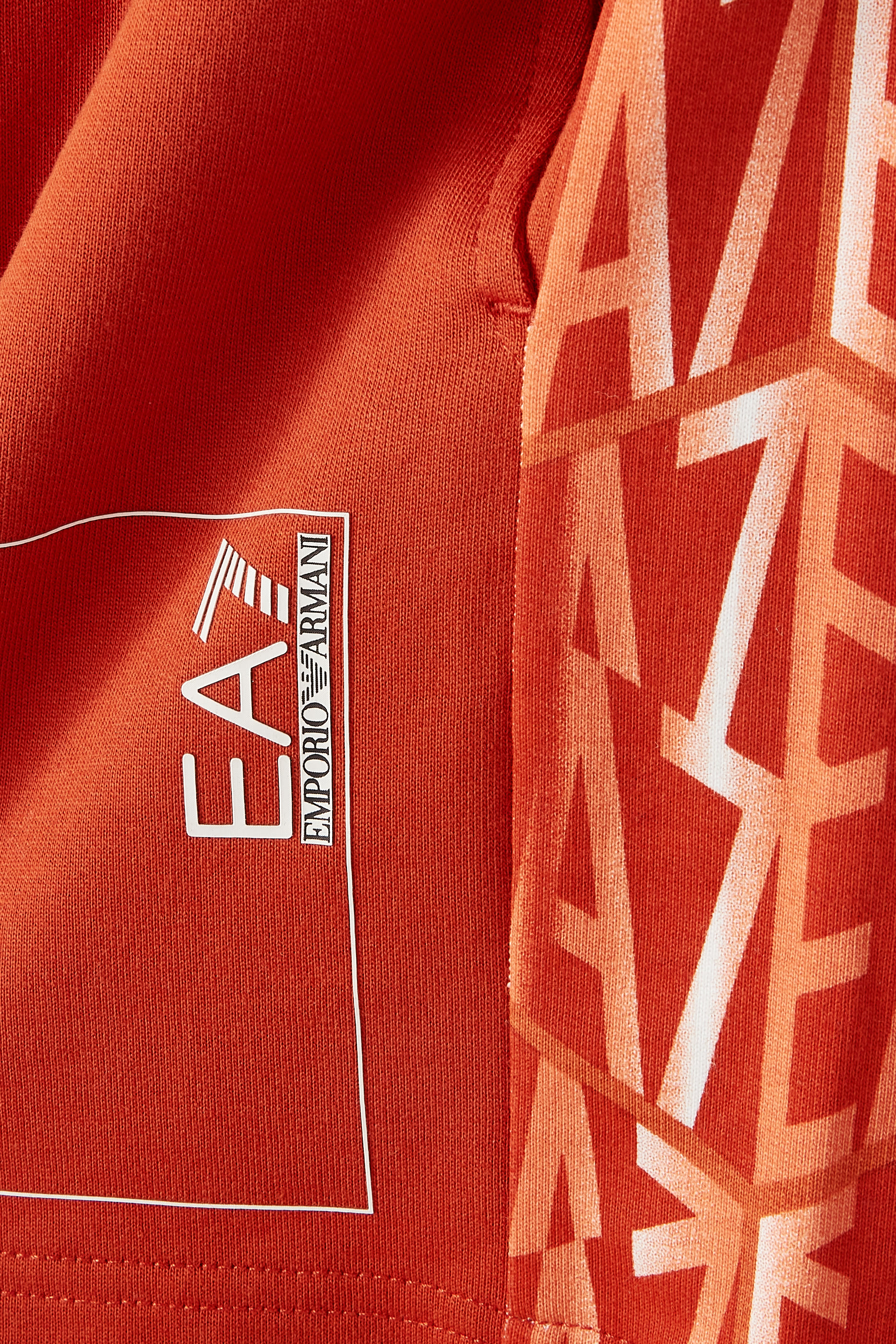 شورت بشعار الماركة للأطفال