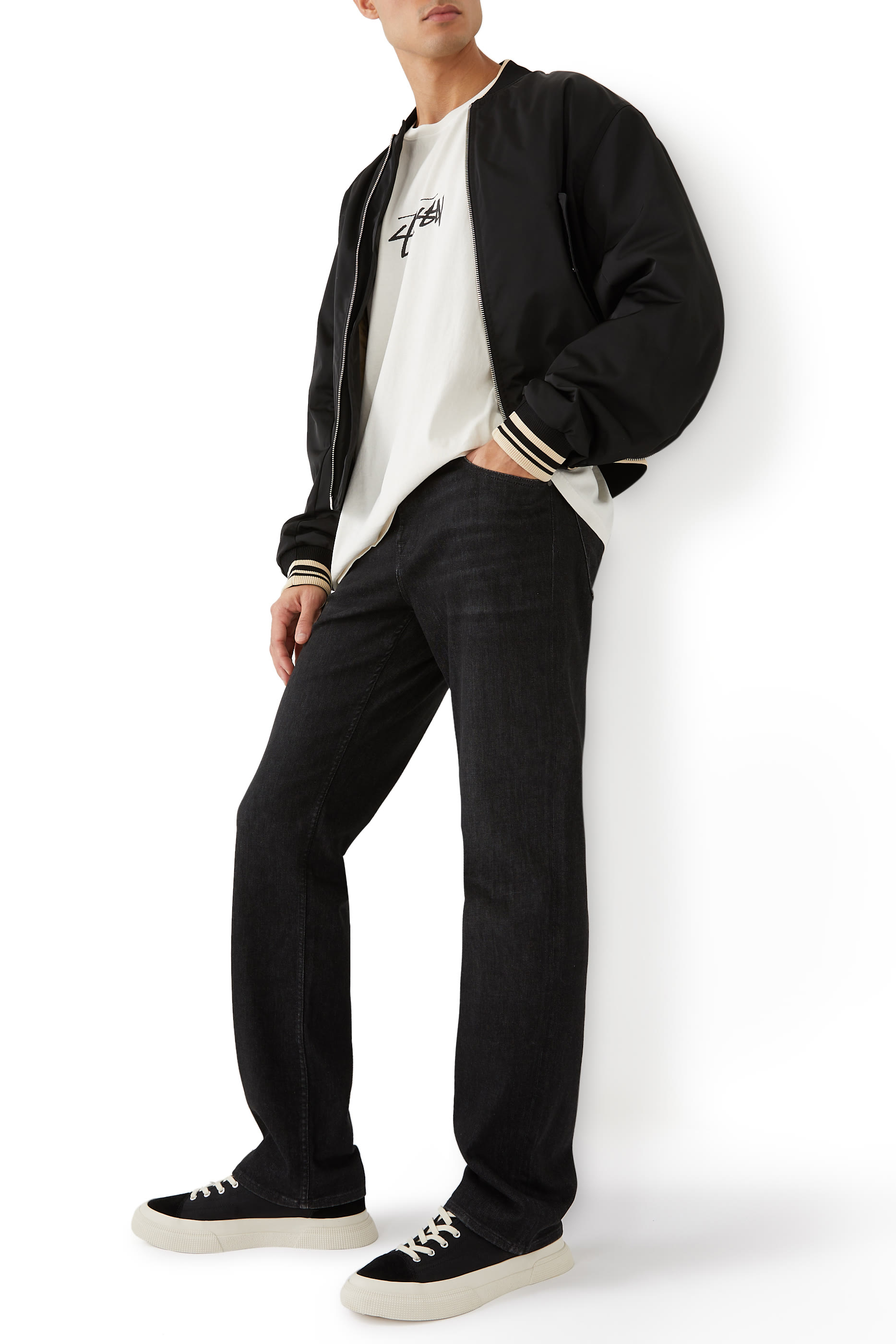 تيشيرت مصبوغ بطبعة شعار الماركة