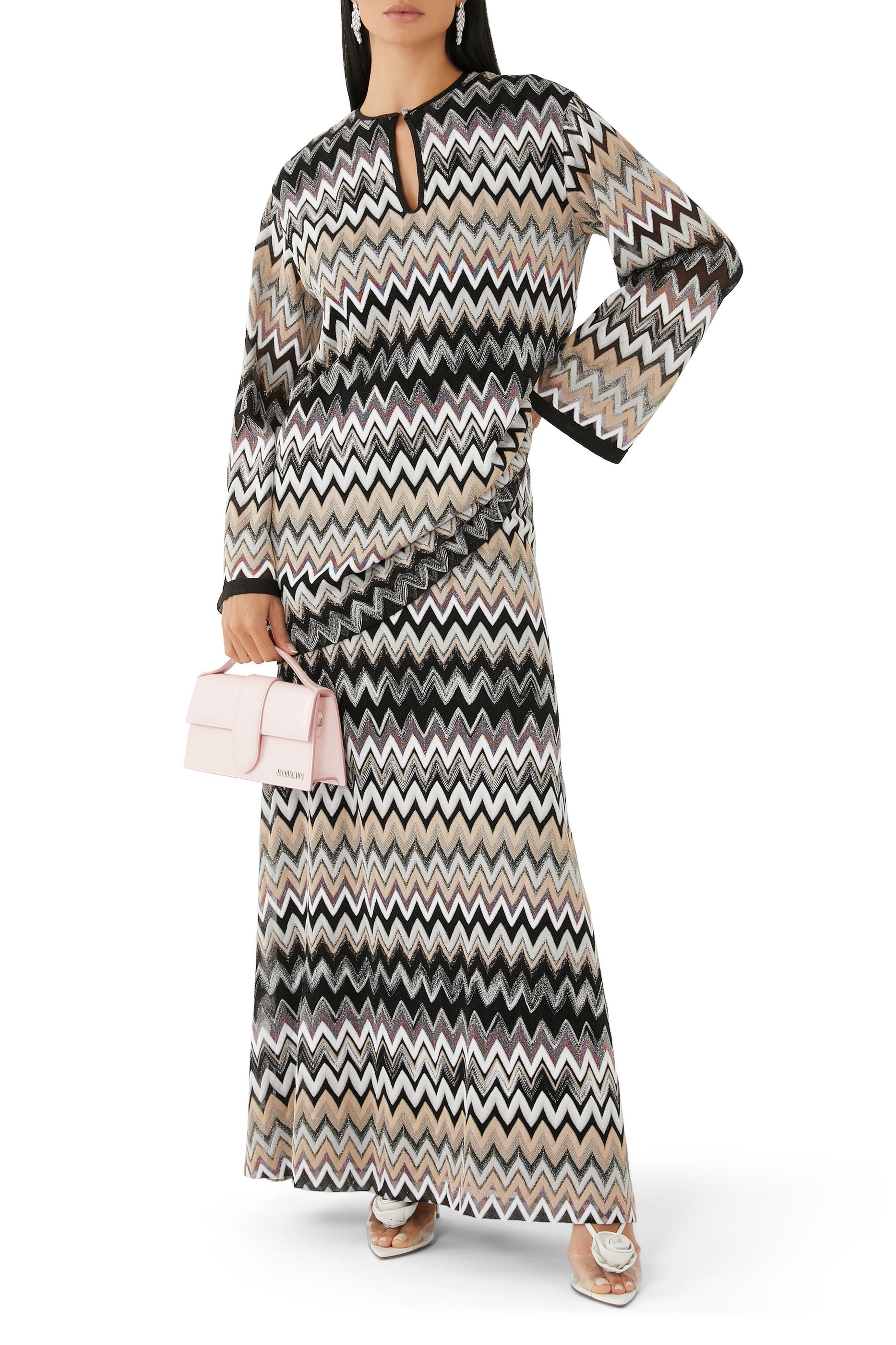 بلوزة بأكمام طويلة ونقشة خطوط متعرجة لامعة