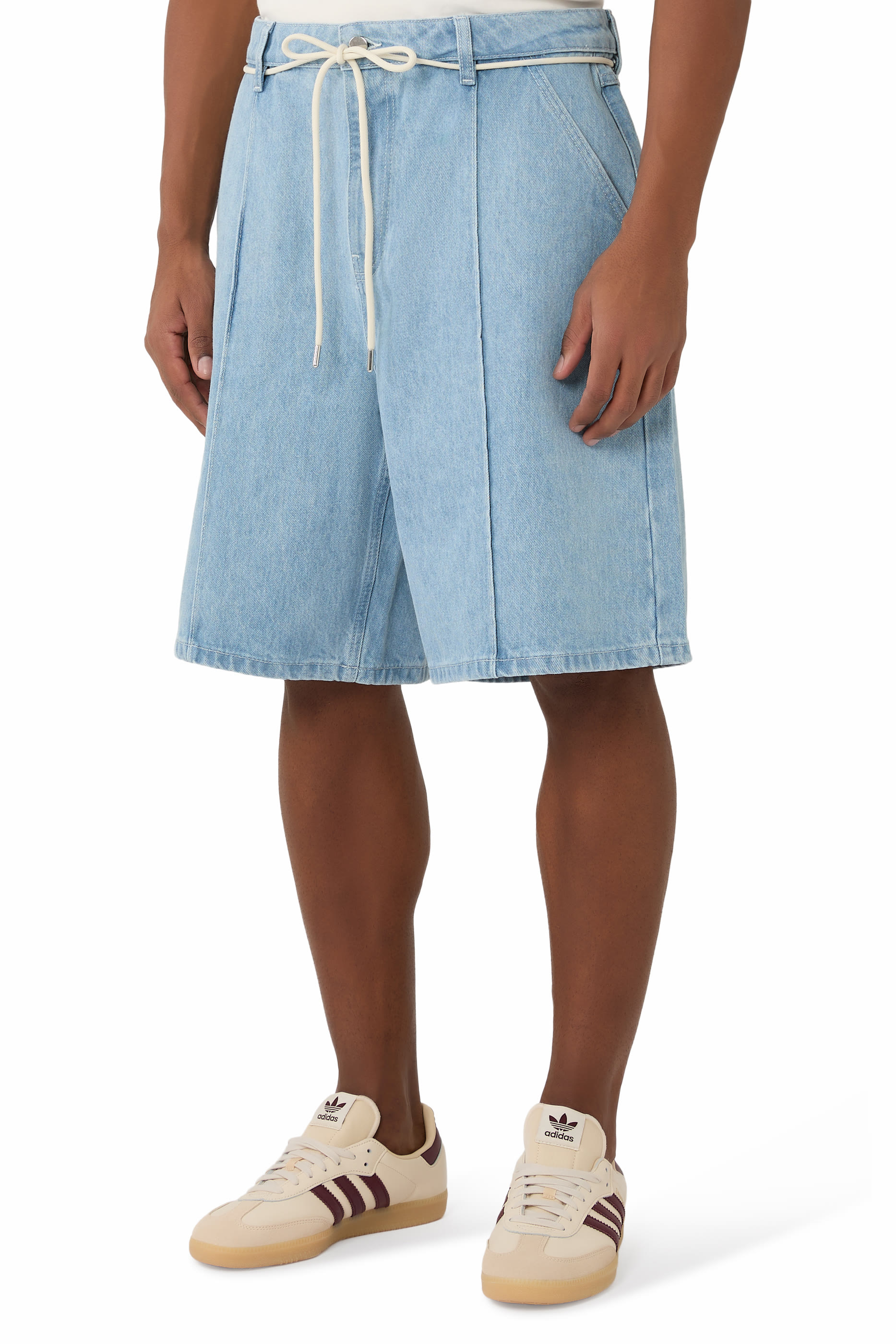  شورت دنيم بقصة واسعة