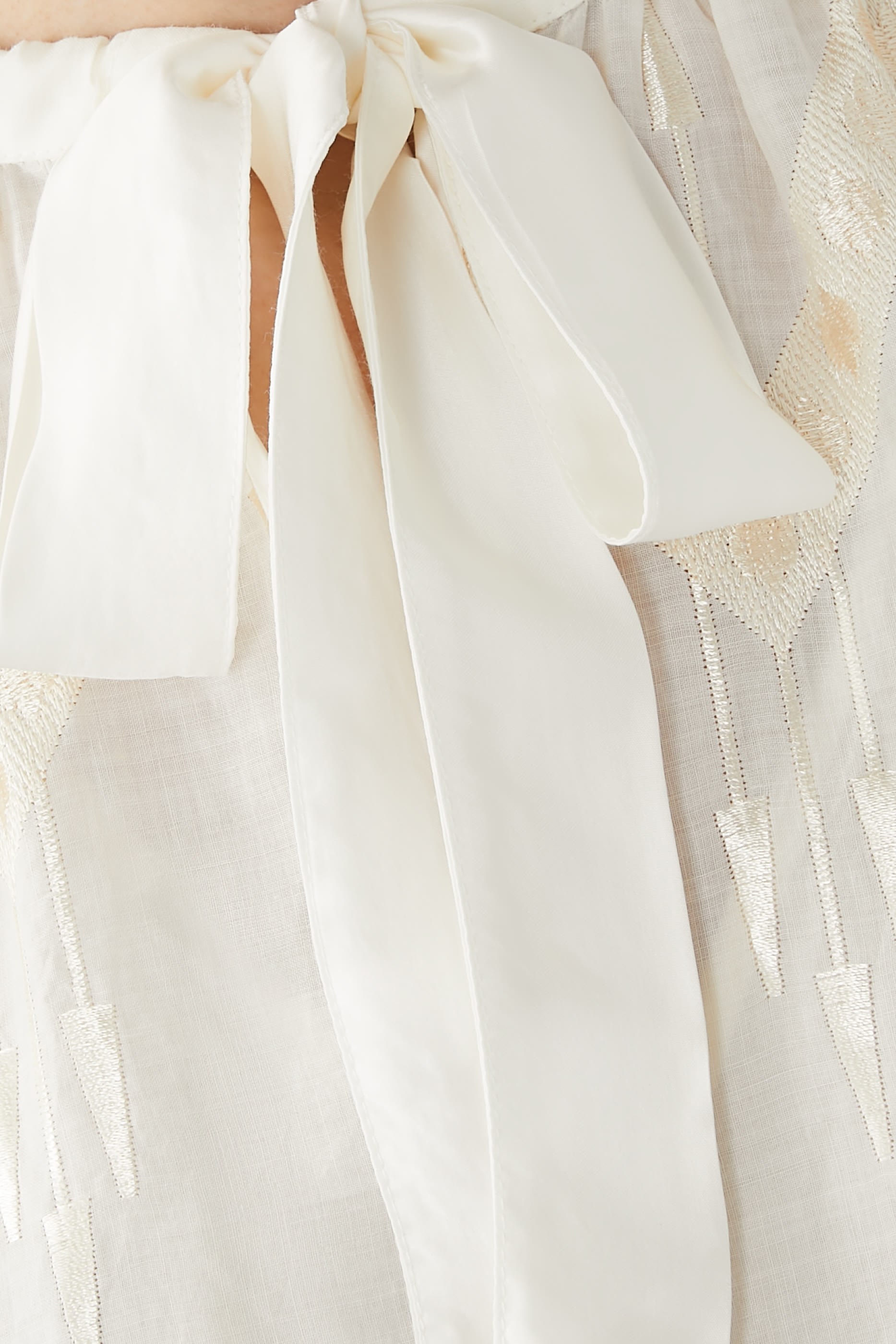 فستان متوسط الطول بأكمام طويلة ورباط في الأمام