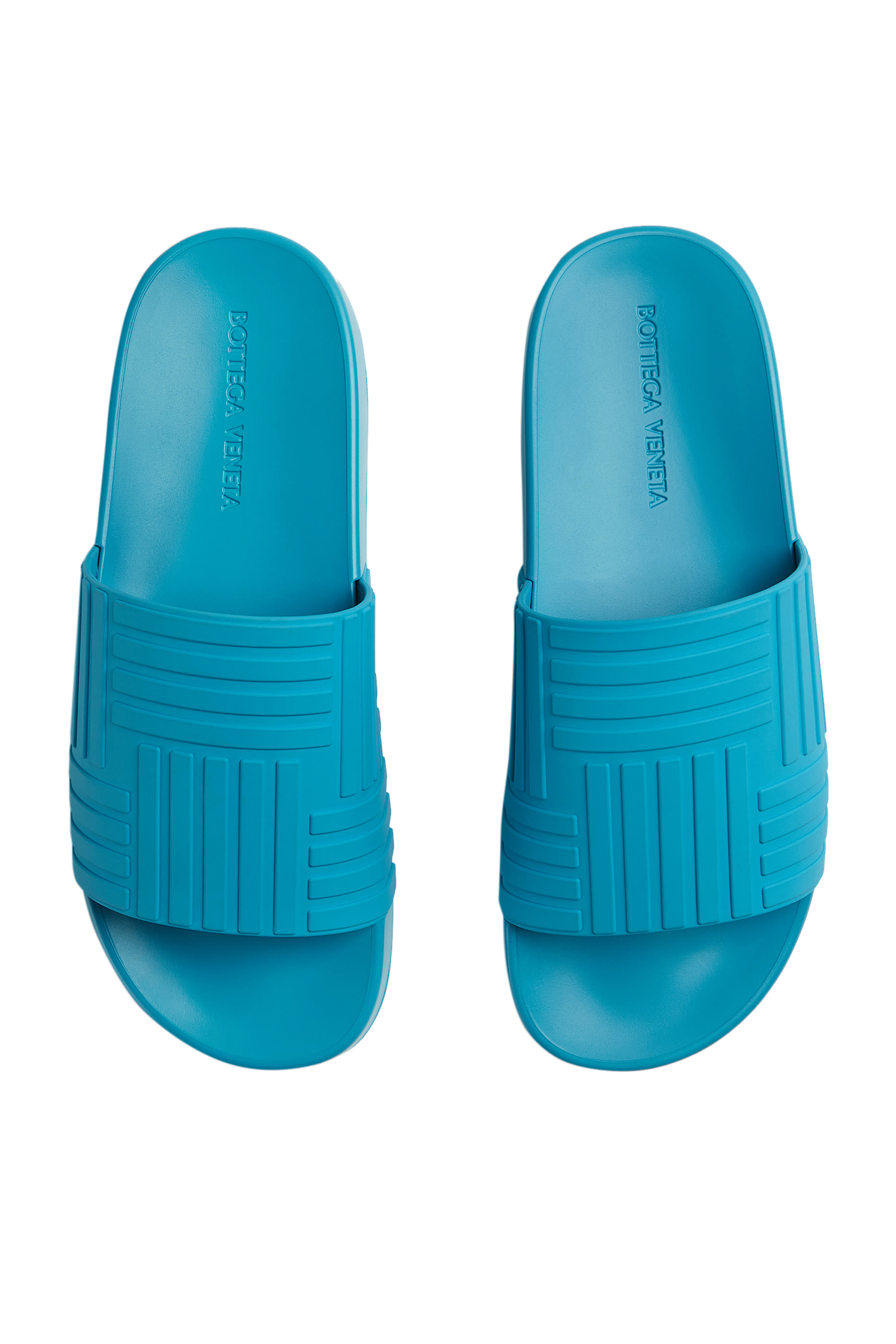 حذاء مفتوح بالتصميم المجدول