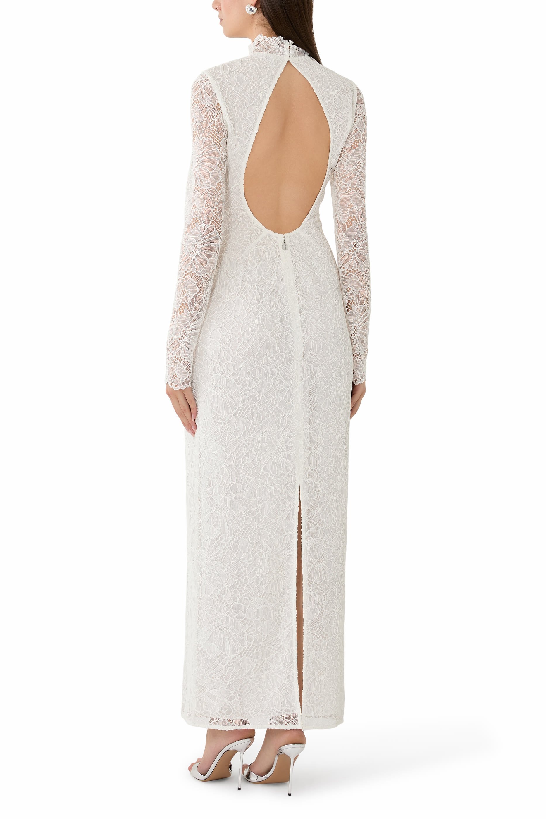 فستان طويل بظهر مفتوح دانتيل