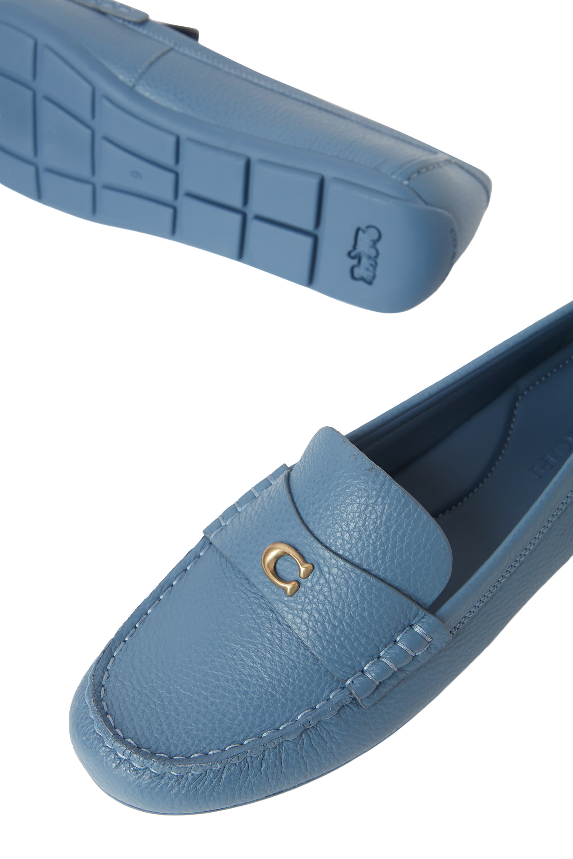 حذاء درايفر مزين بحلية شعار الماركة