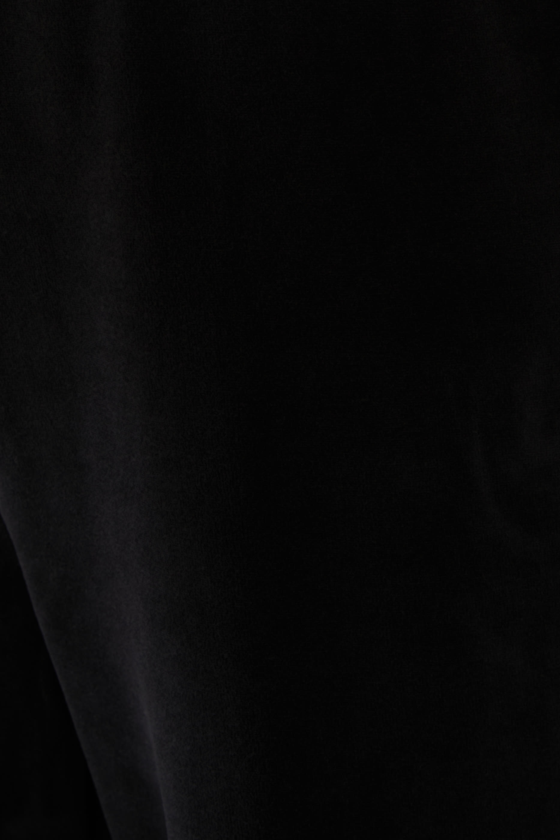 بنطال مخملي بقصة ساق واسعة