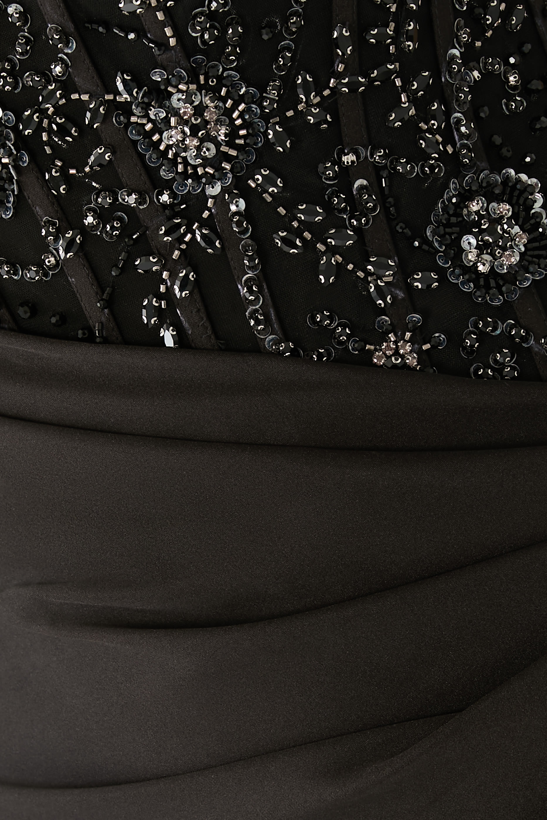 فستان شيث بصدرية مزينة