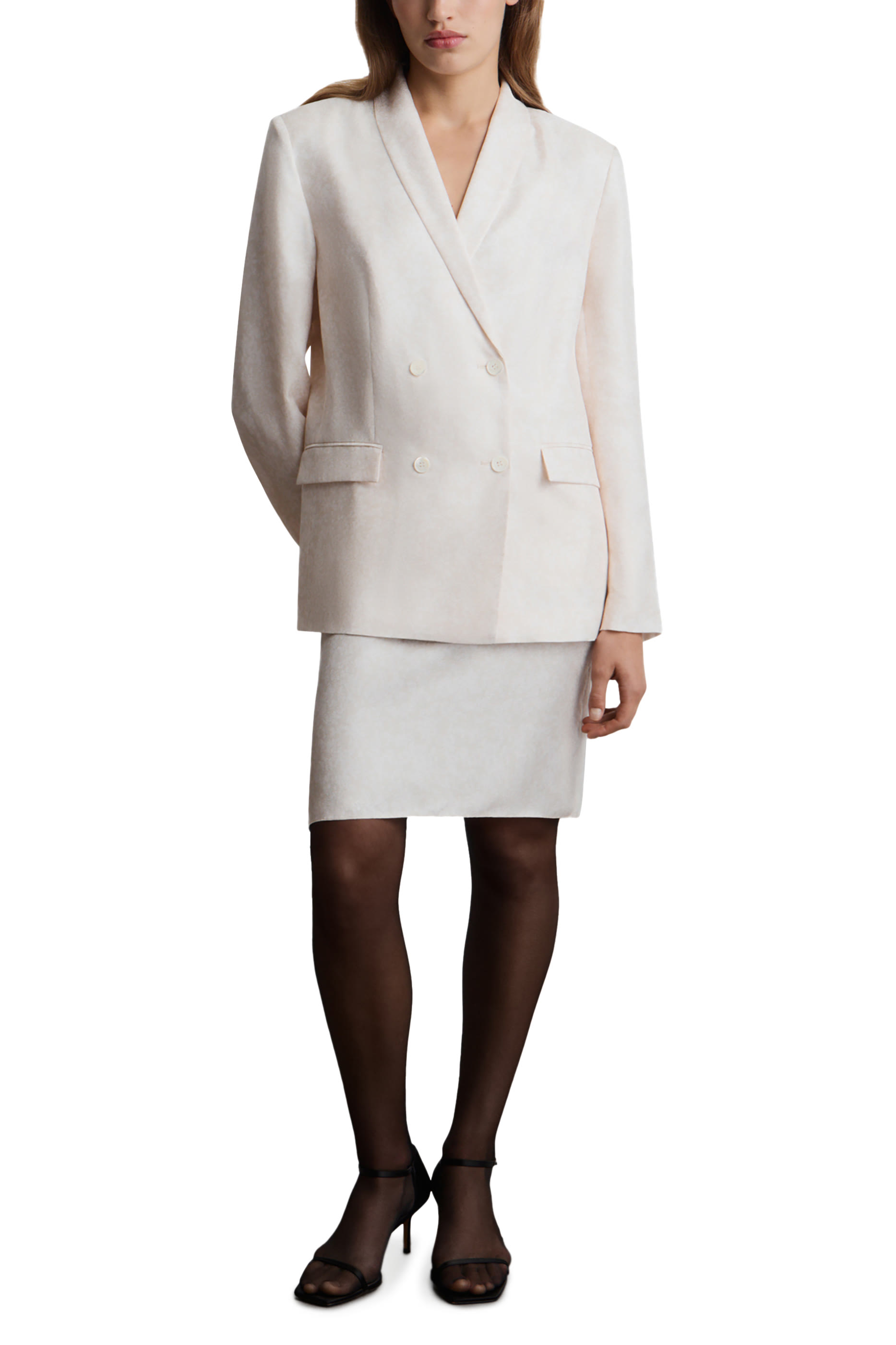 تنورة متوسطة الطول حرير