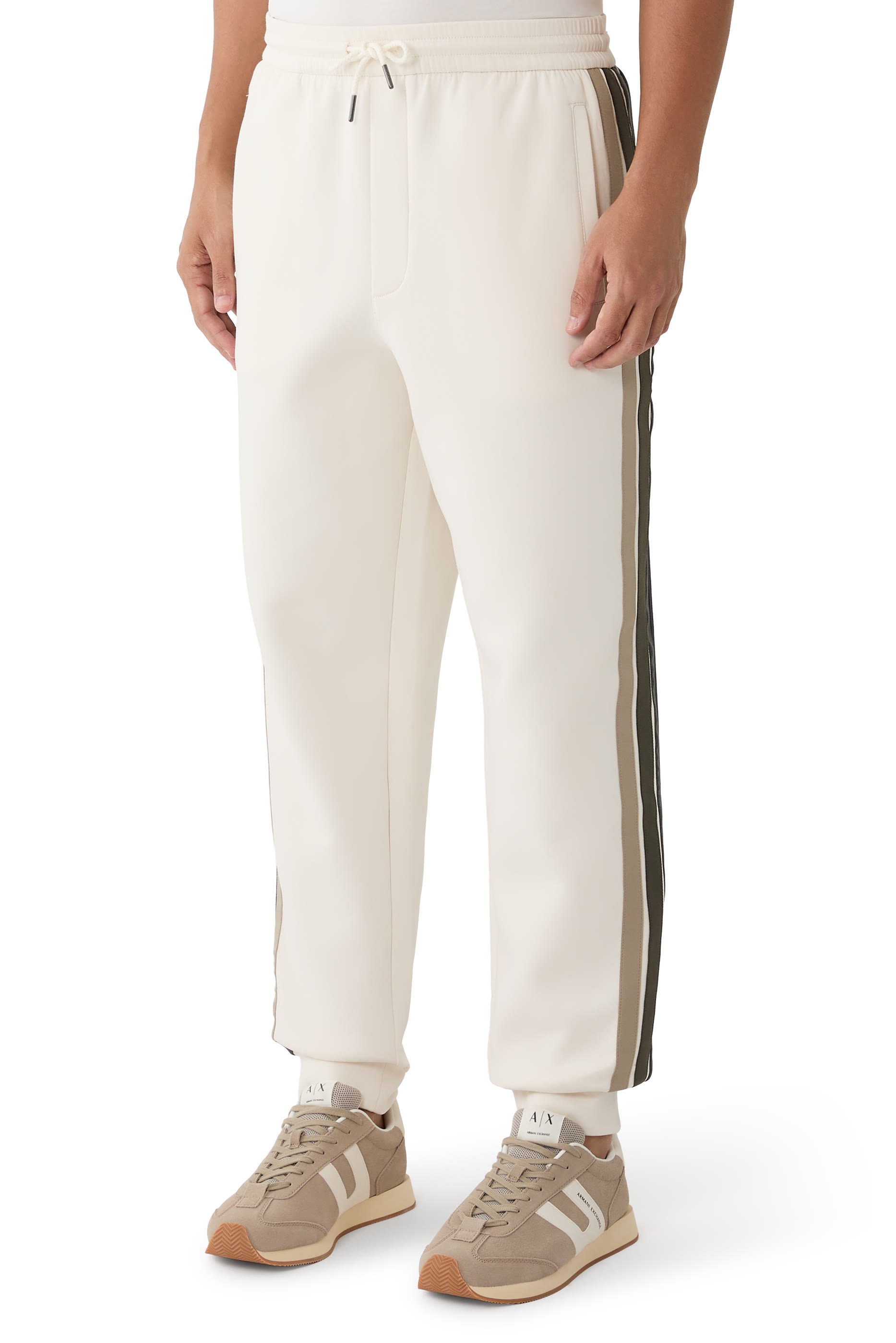 بنطال رياضي يحافظ على شكله