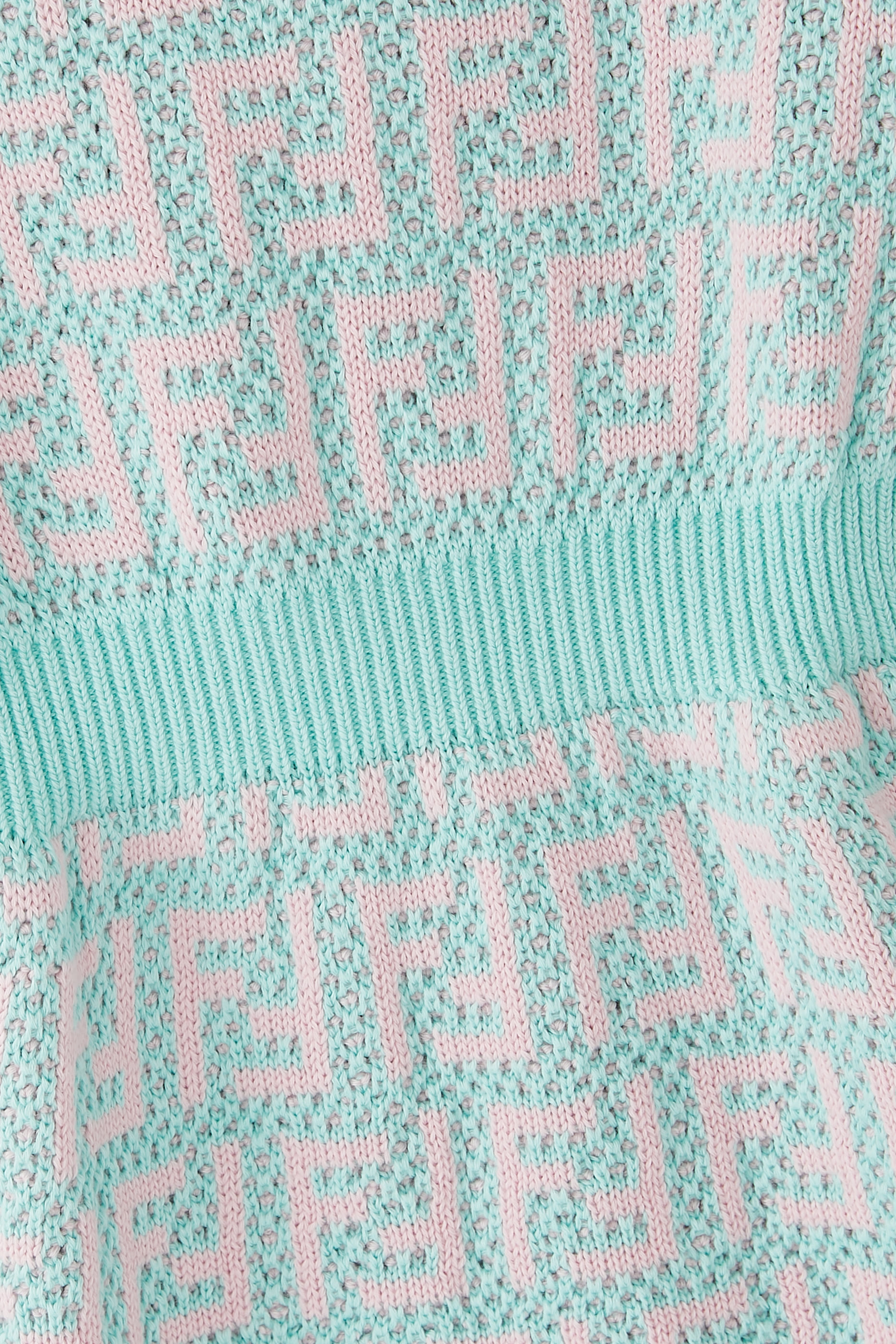 فستان منسوج للأطفال بنقشة حرف شعار الماركة