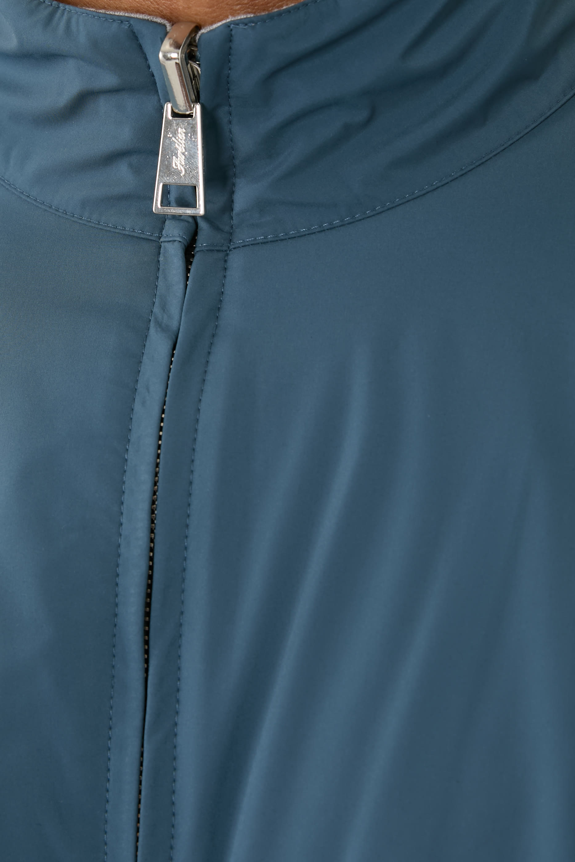 جاكيت ريزورت بوجهين