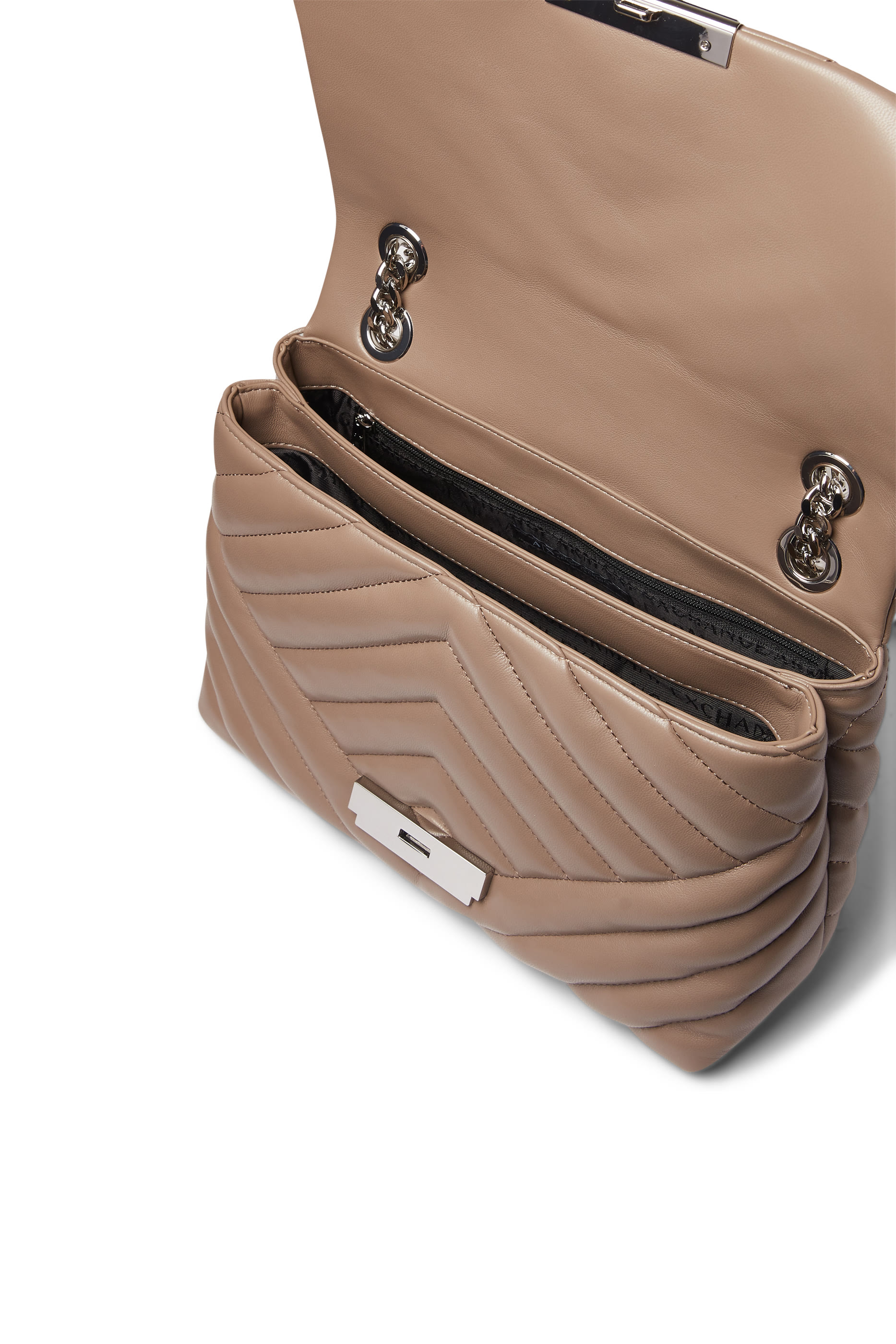 حقيبة كتف مبطنة بتفاصيل معدنية