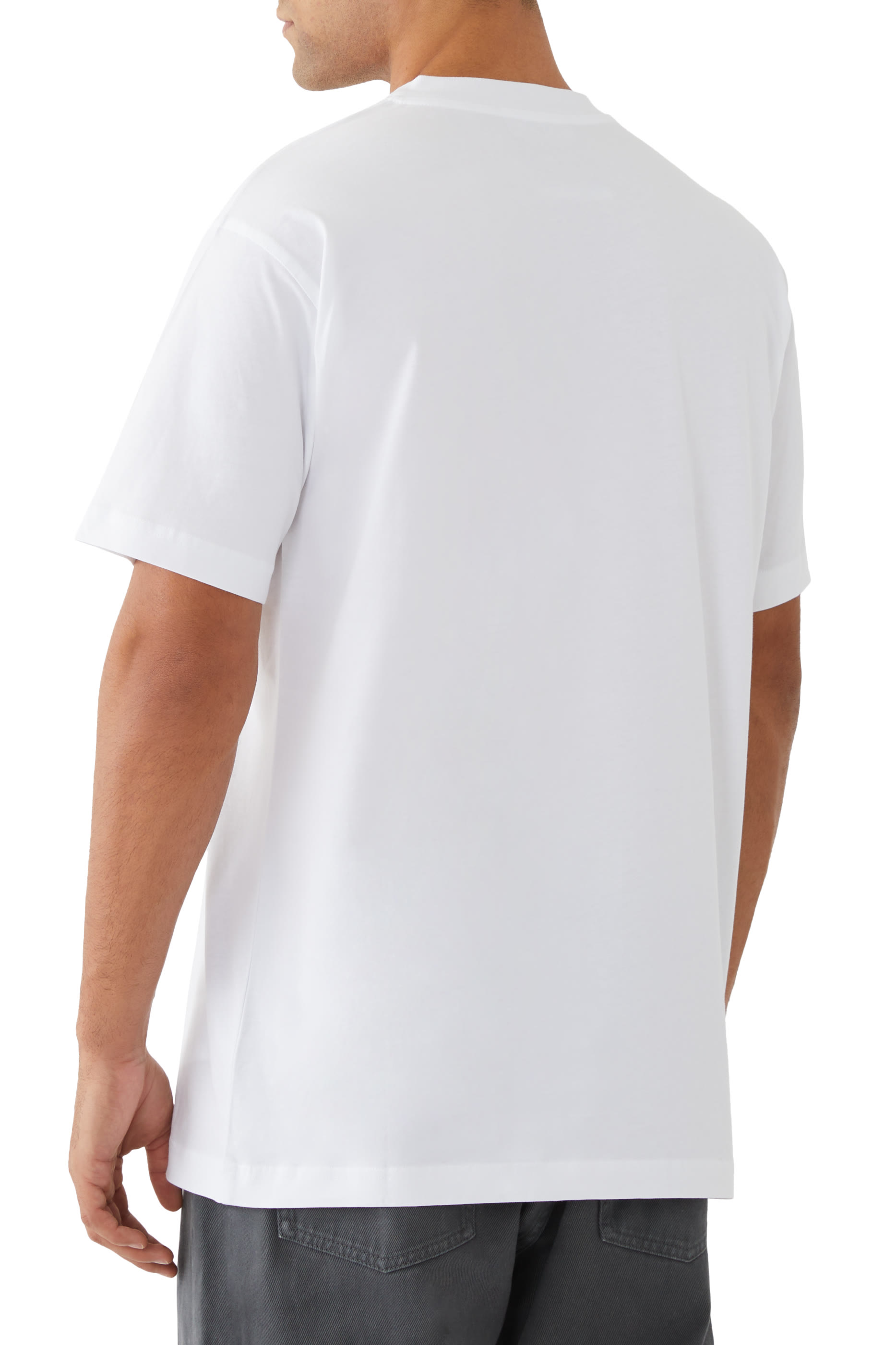 تيشيرت بأكمام قصيرة