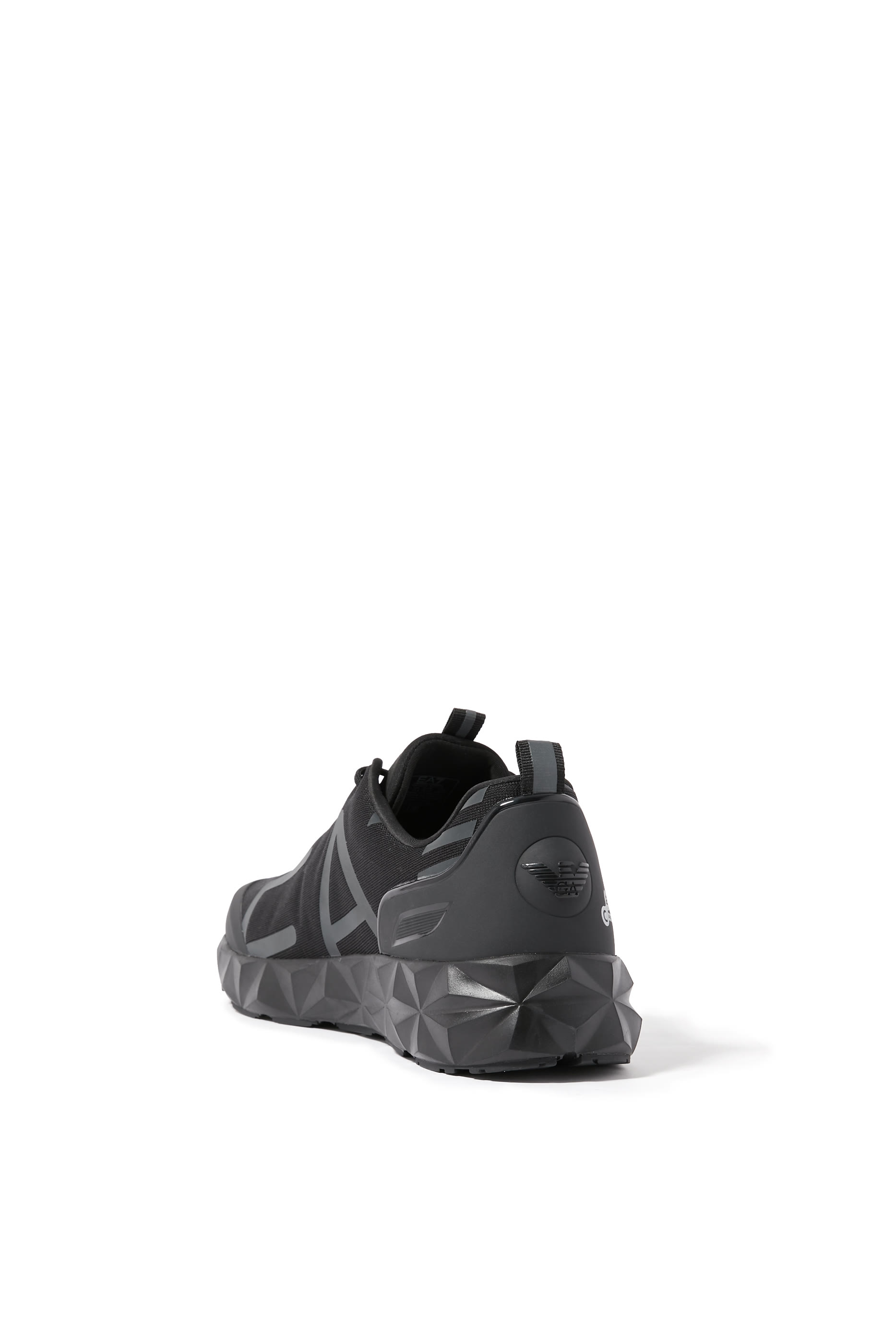 سنيكرز ألتميت كومبات بشعار الماركة