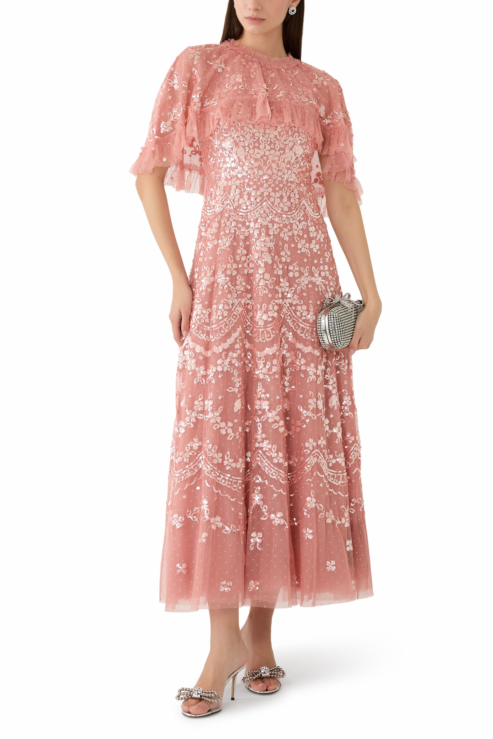 فستان سهرة فريا بكاب وقصة بطول الكاحل