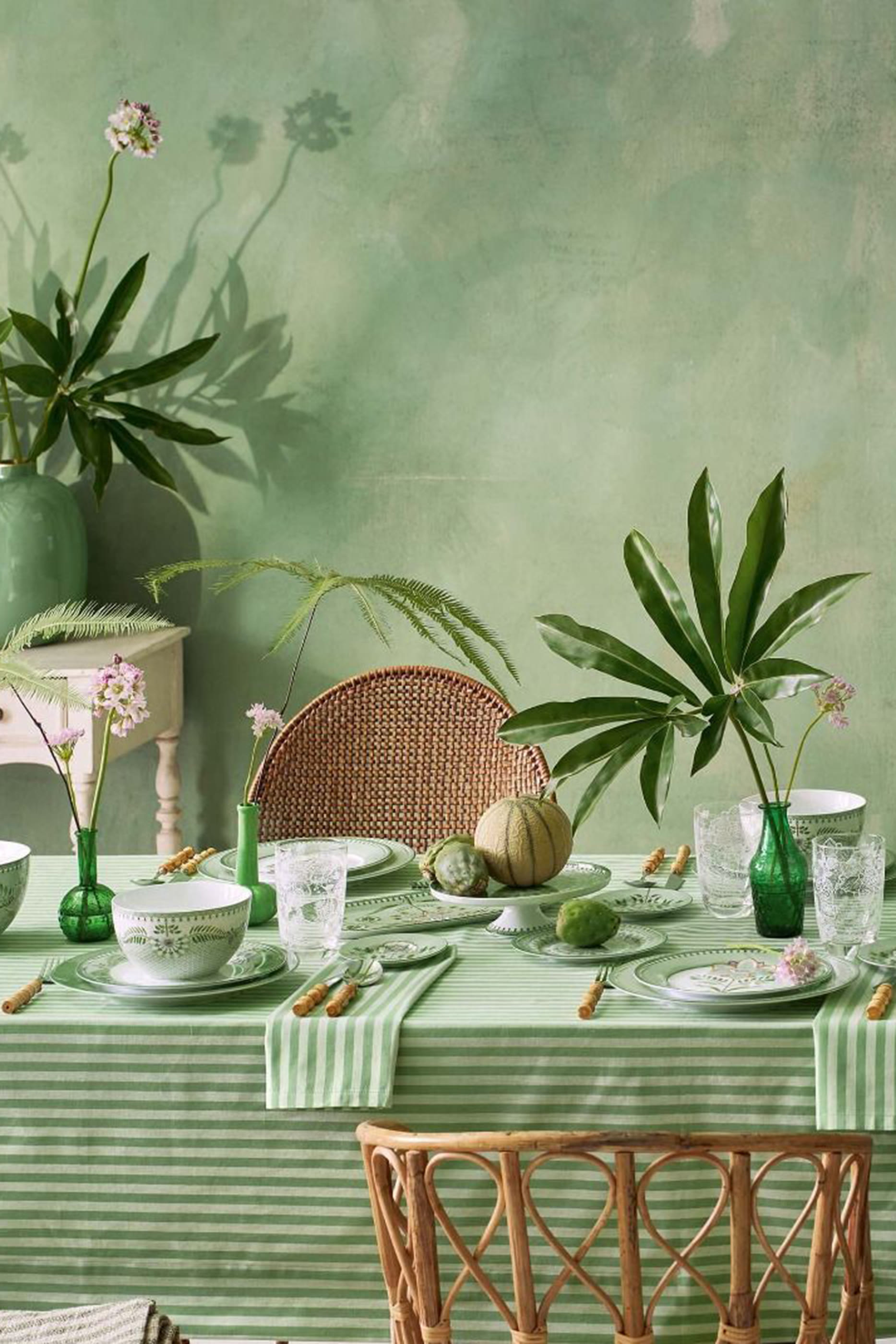 طبق عشاء  بنقشة ليلي اند لوتس