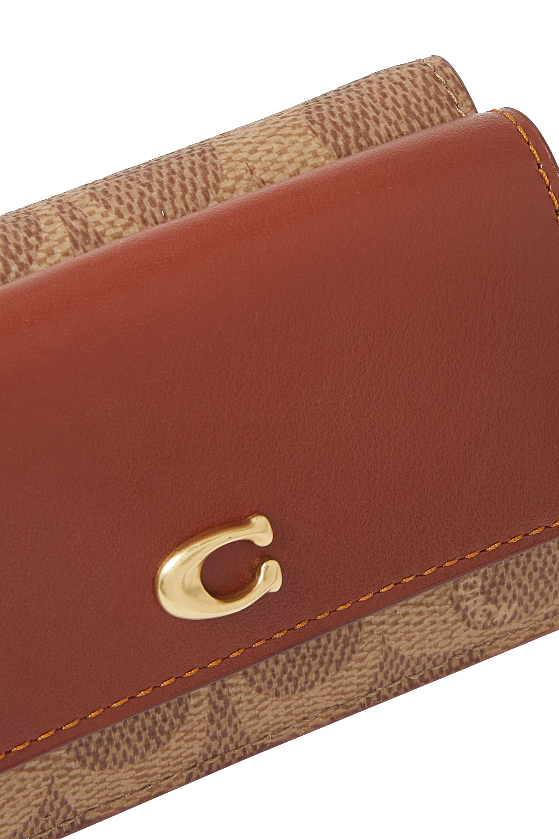 محفظة صغيرة ثلاثية الطيات