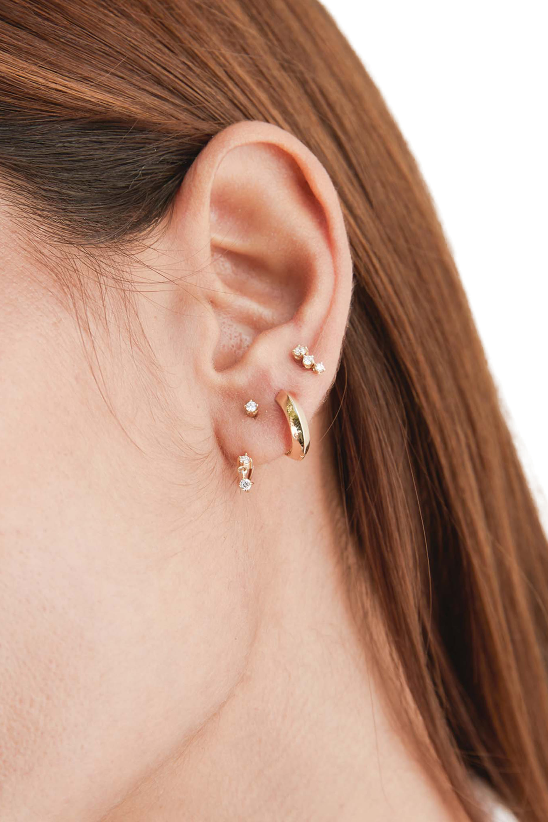 أقراط متدلية بتصميم قضيب منحني مرصع بماس متدرج، ذهب أصفر عيار 14