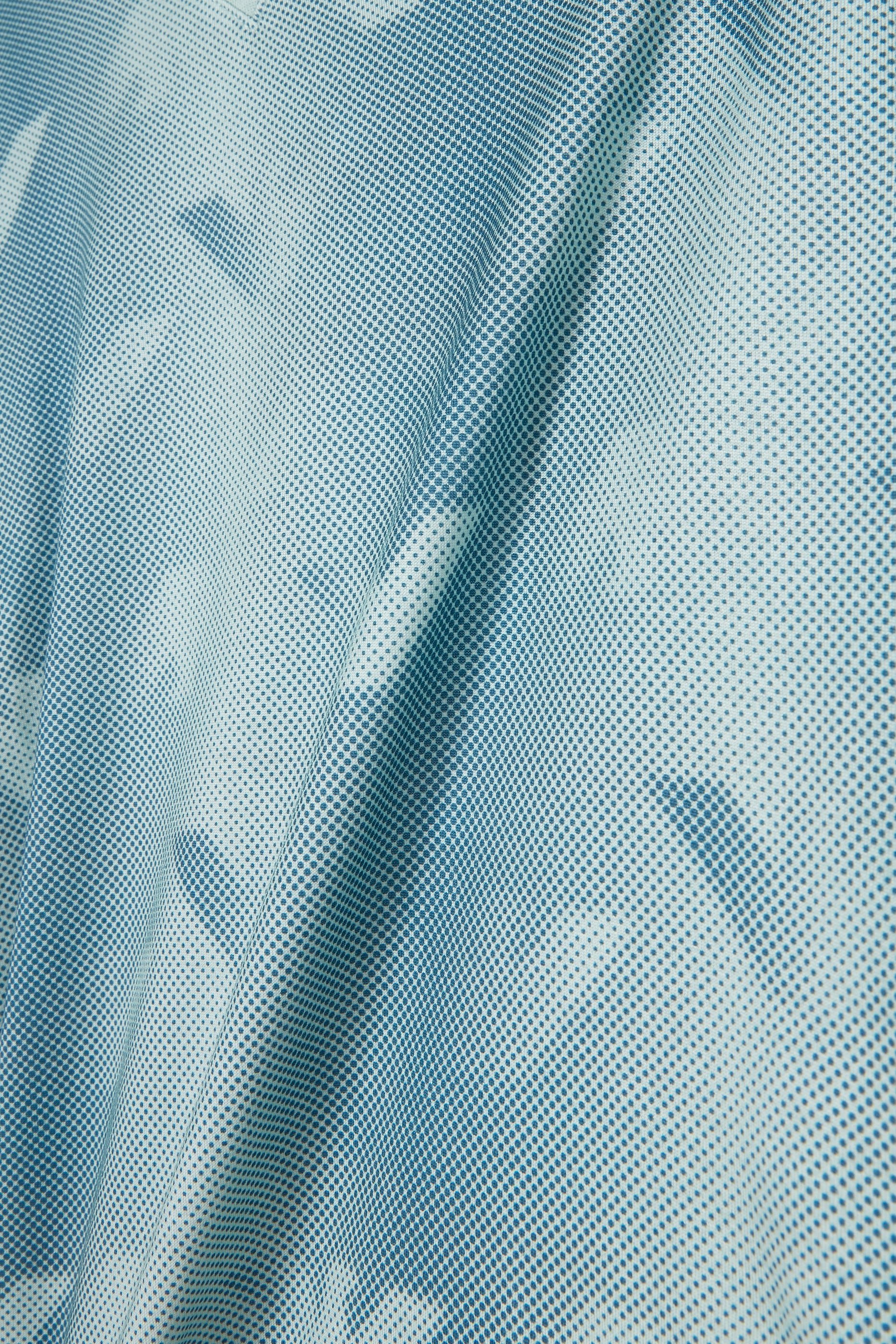 طقم تي شيرت وشورت بطبعة شعار الماركة بالكامل للأطفال 