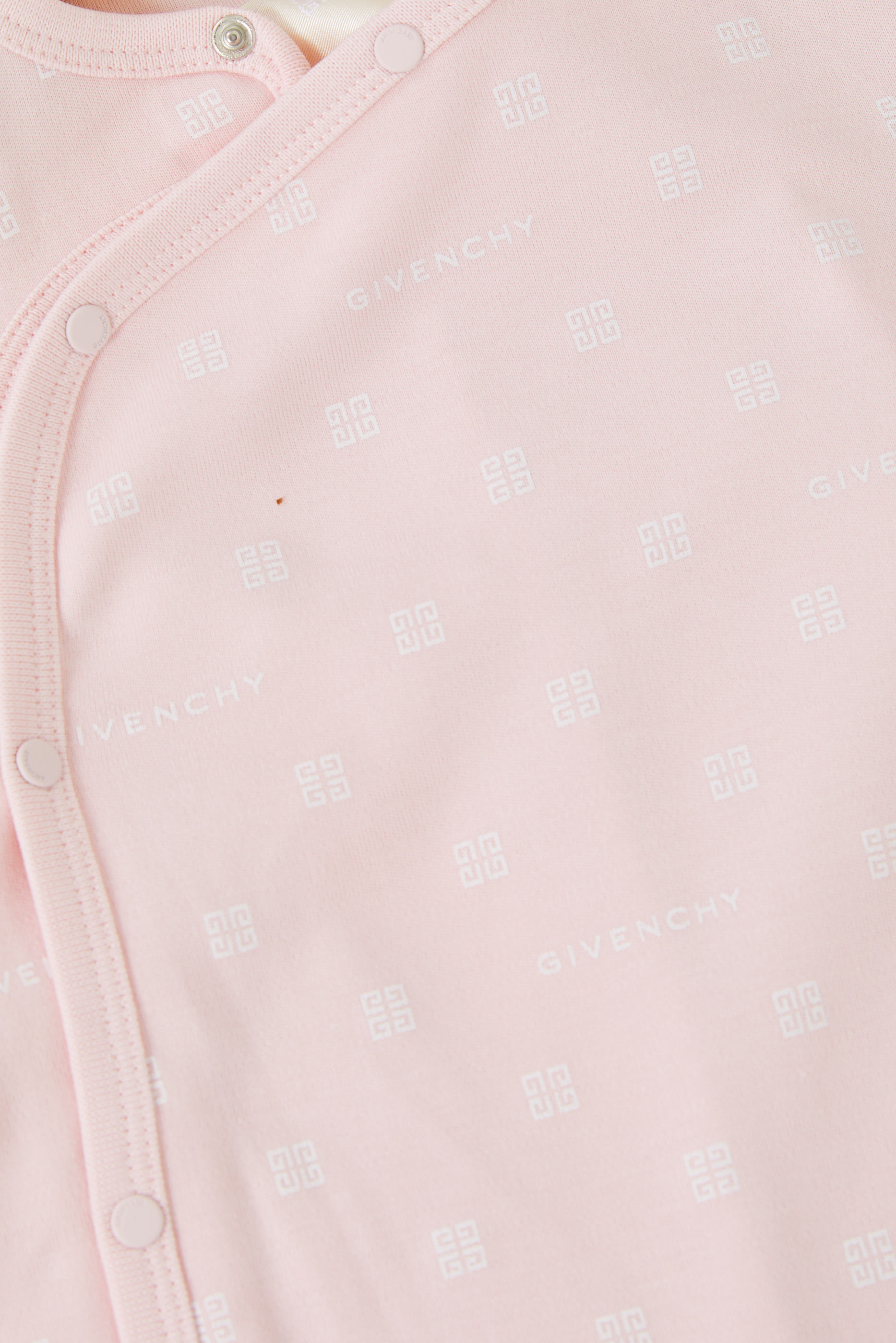 لباس قطعة واحدة بشعار الماركة قطن