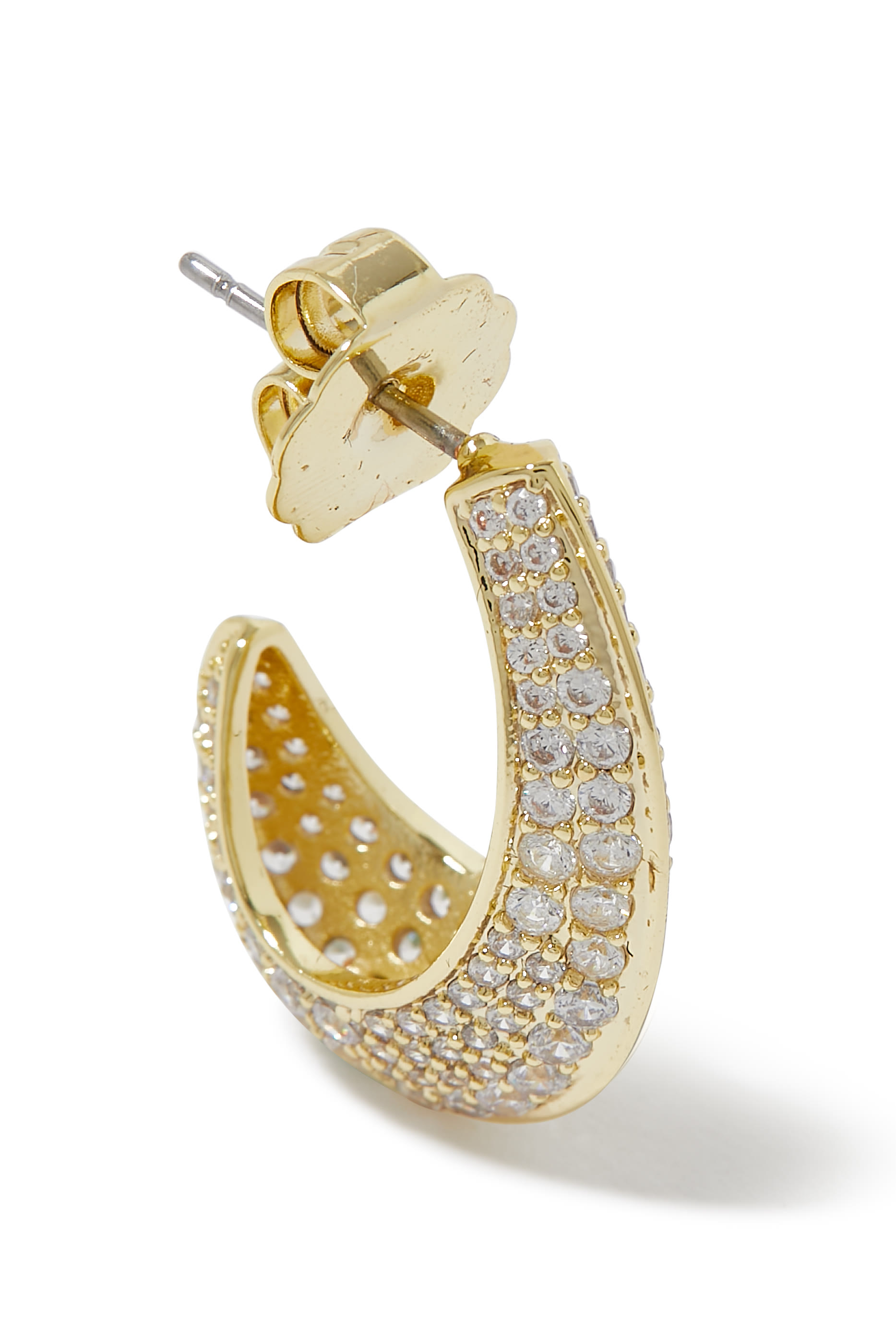 أقراط نصف دائرية مودرن مرصعة بأحجار وبشعار الماركة