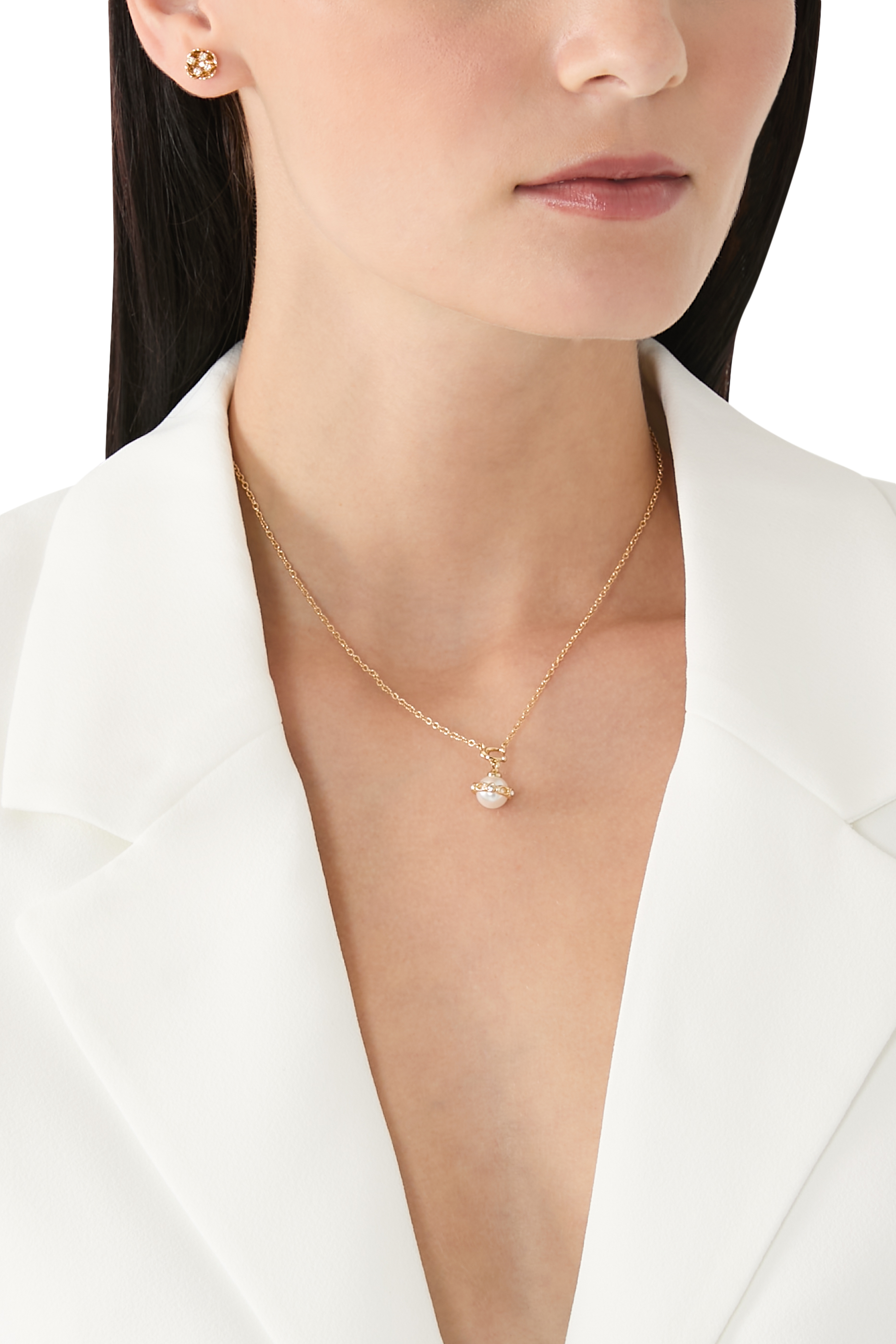 قلادة قصيرة بدلاية كروية مرصعة بلؤلؤ نحاس مطلي