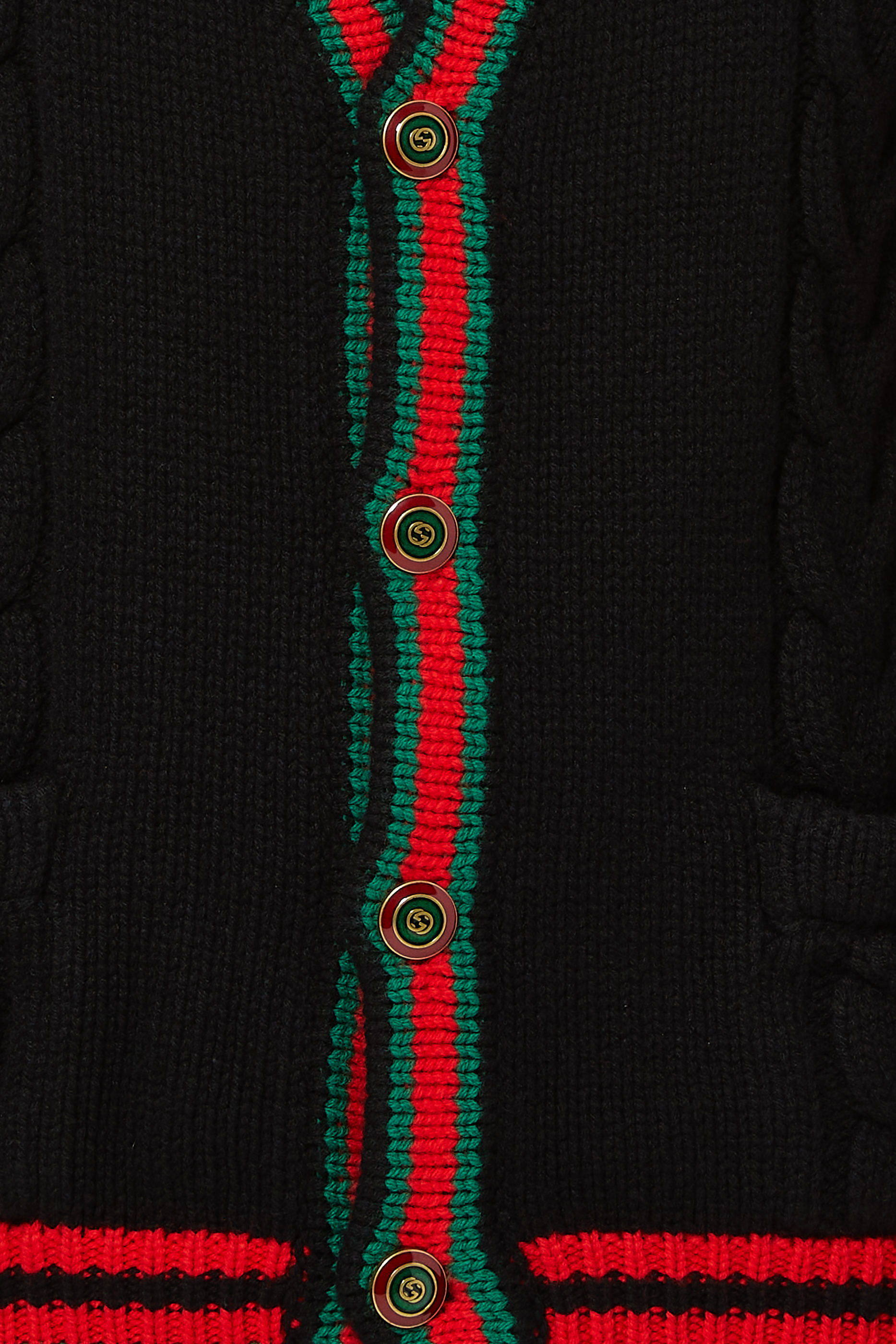 كارديغان بغرزة الضفيرة وقصة فضفاضة