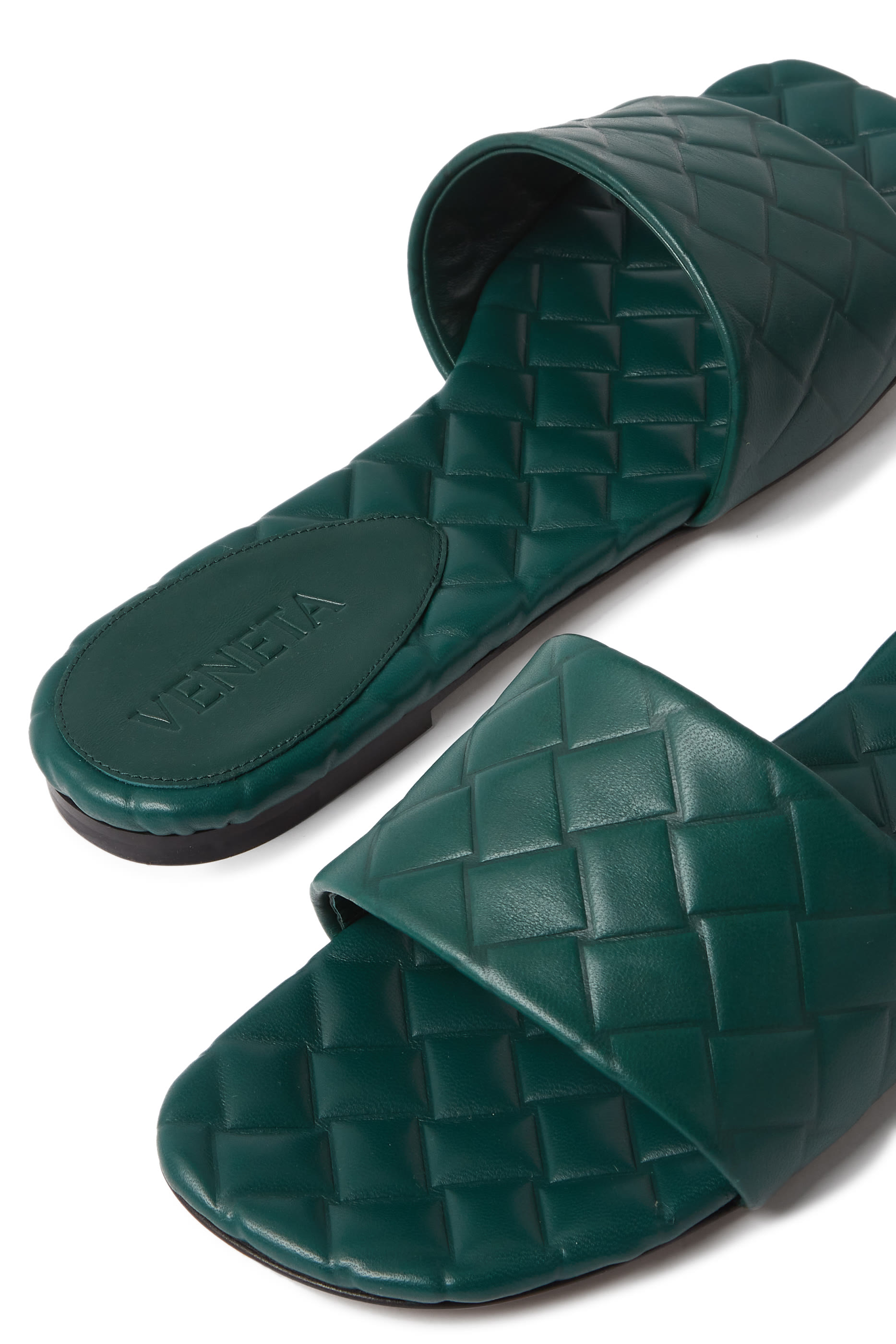 حذاء ايمي مفتوح من الخلف بنعل مسطح 