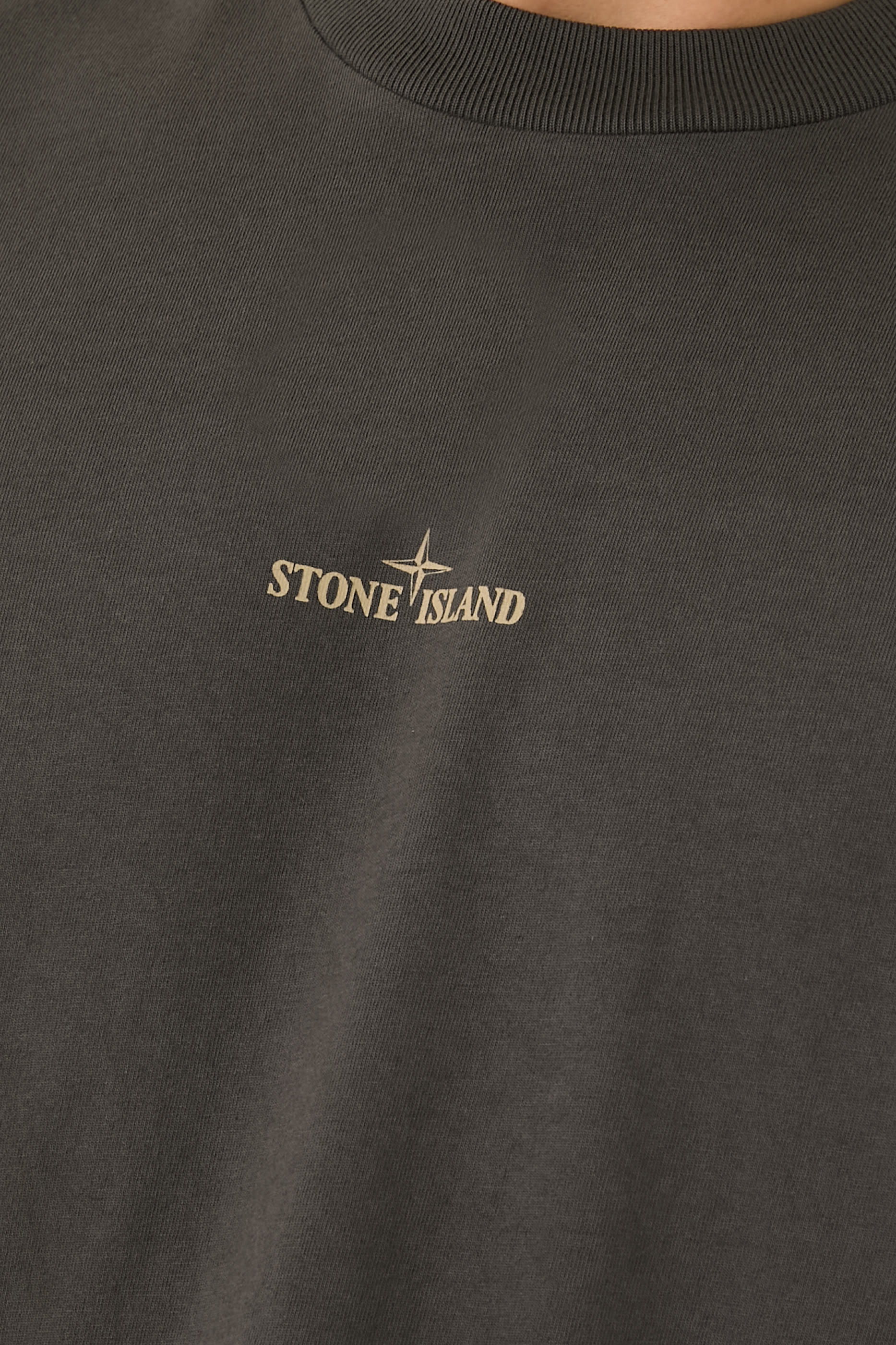 تيشيرت بنقشة شعار الماركة