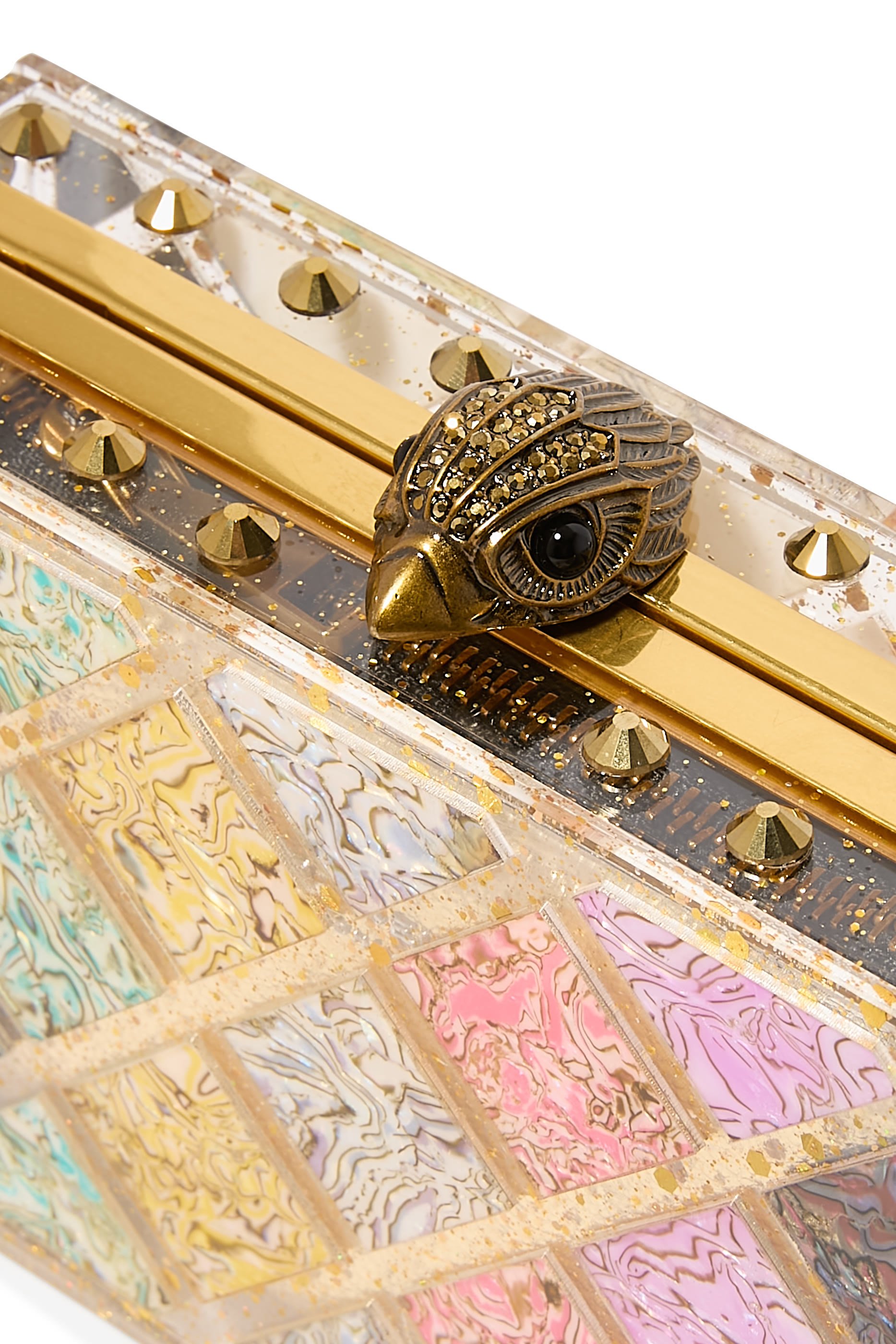 كلاتش بتصميم مربع بتفاصيل مبطنة وكريستال