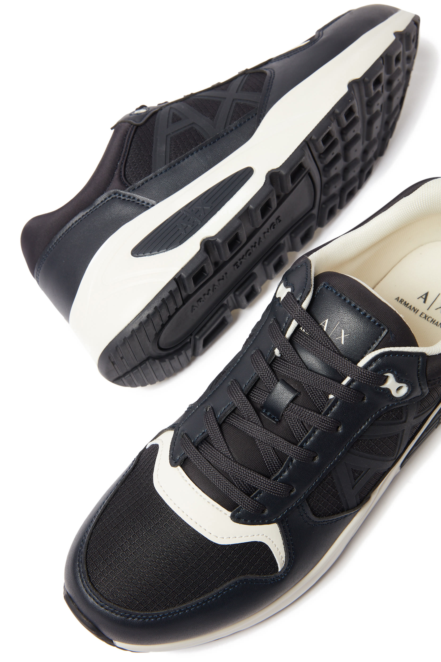 سنيكرز بشعار الماركة