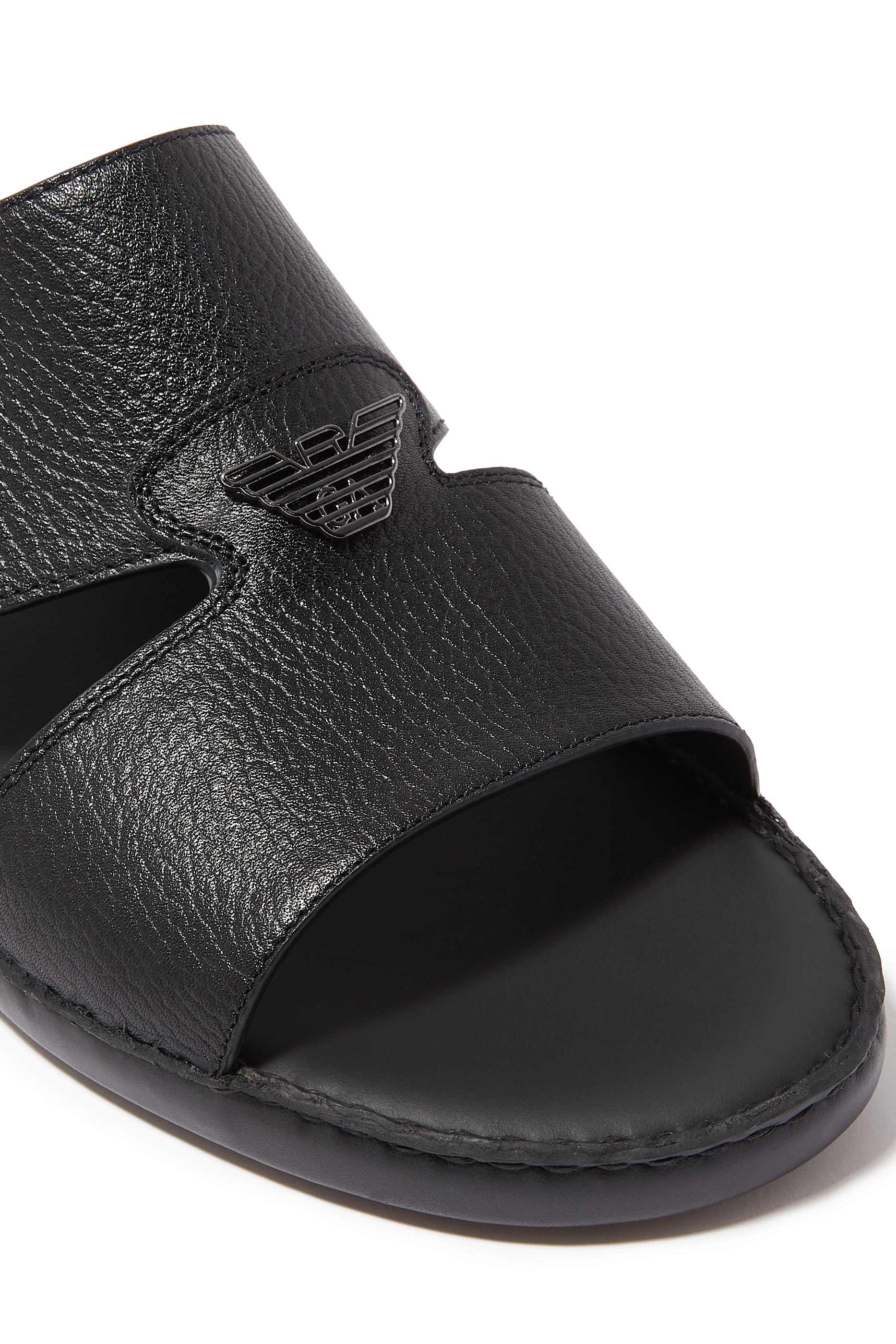 صندل بشعار الماركة