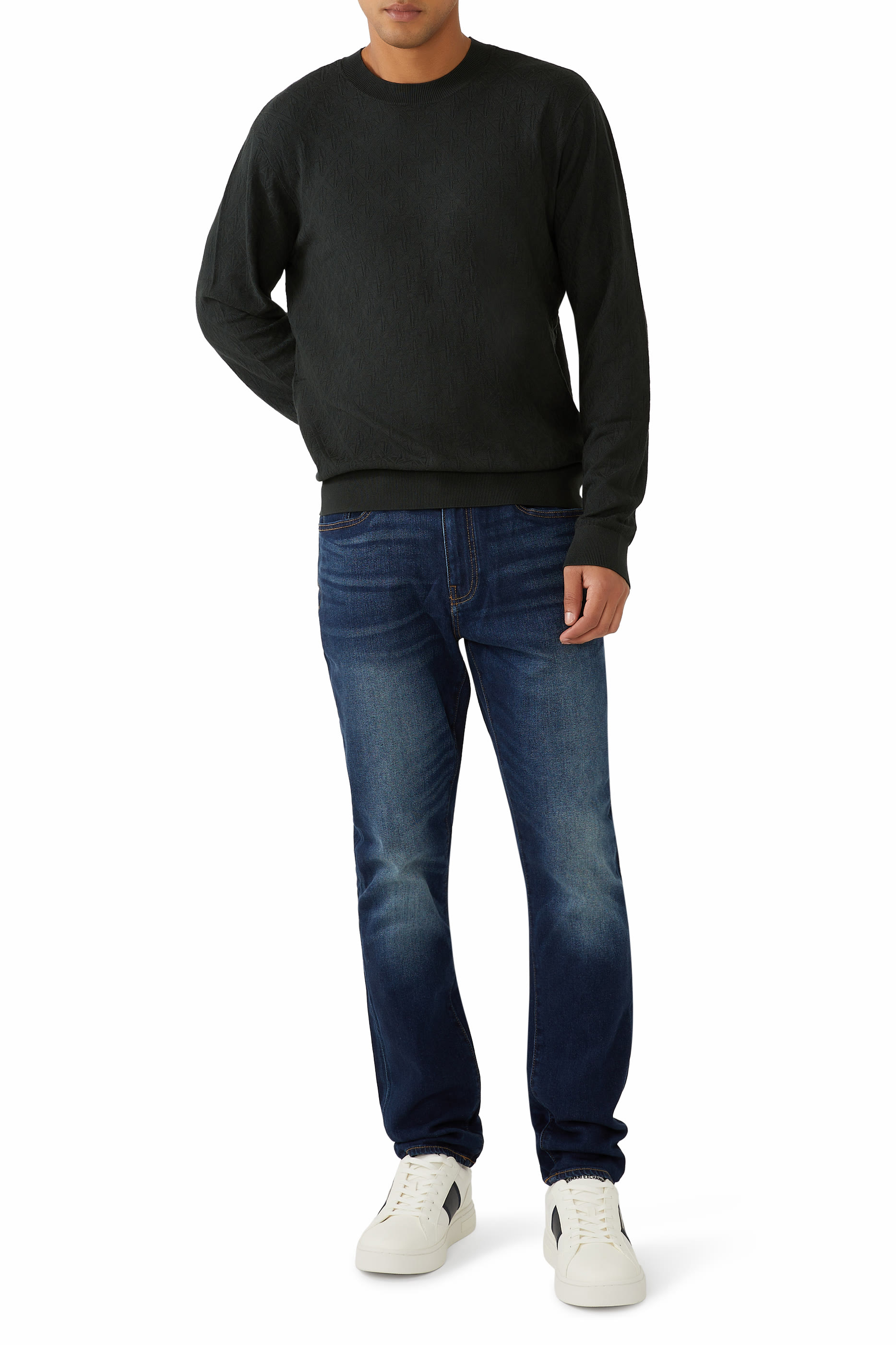 سويت شيرت بياقة ضيقة بشعار الماركة بنفس اللون