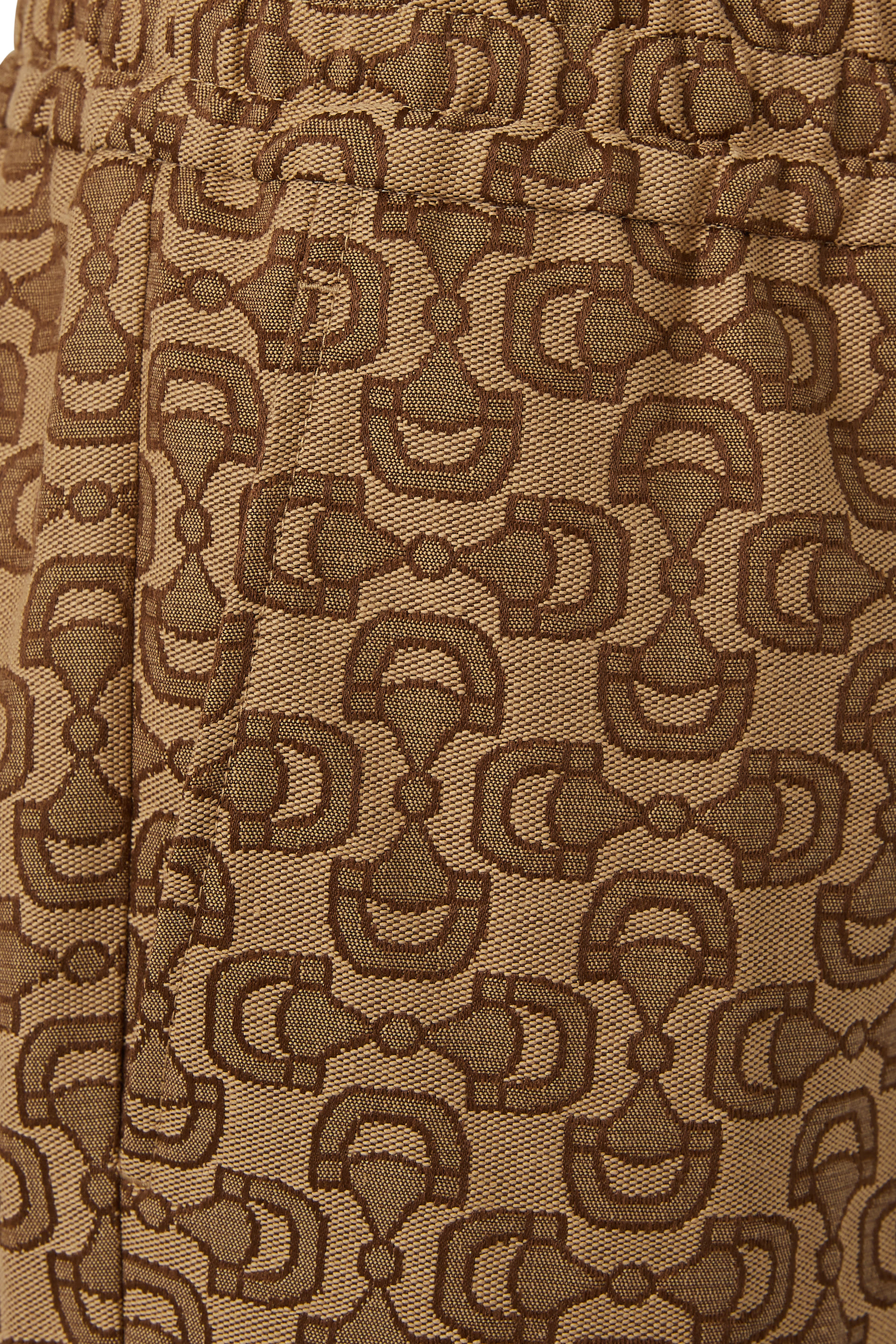 بنطال مزين بحروف شعار الماركة