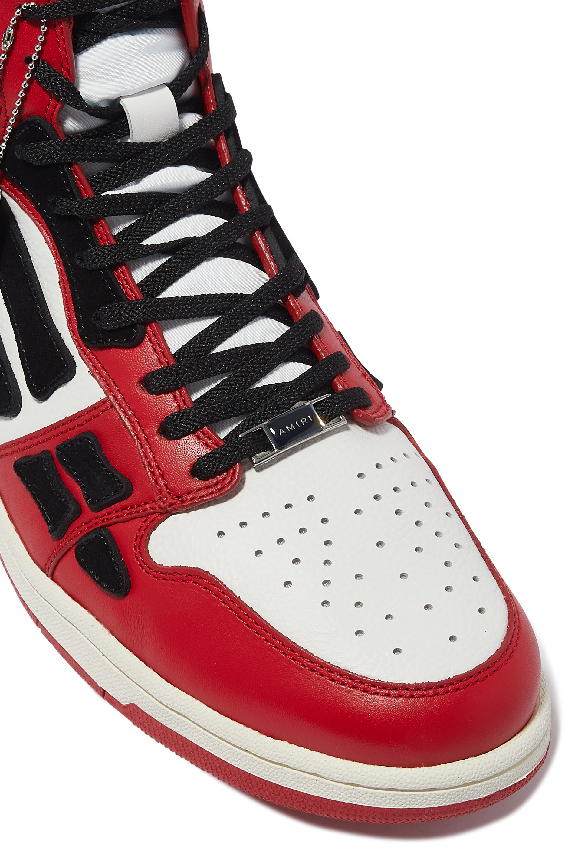 سنيكرز بتصميم أعلى الكاحل ورقع هيكل عظمي