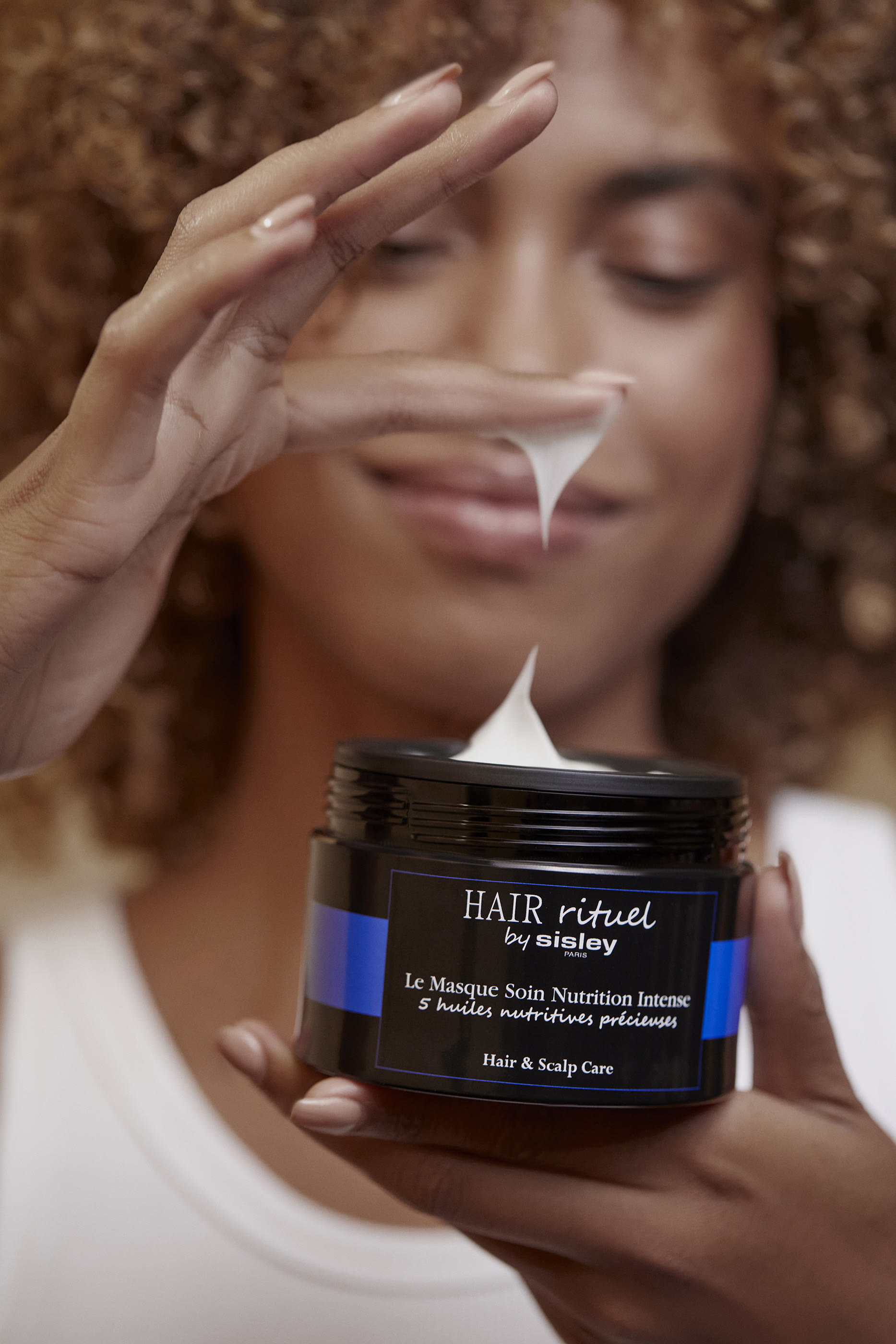 قناع مركز لتغذية الشعر والعناية به