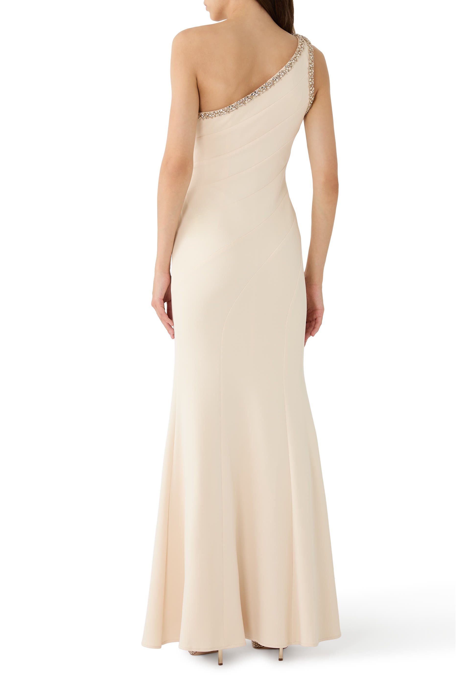 فستان سهرة بكتف مكشوف