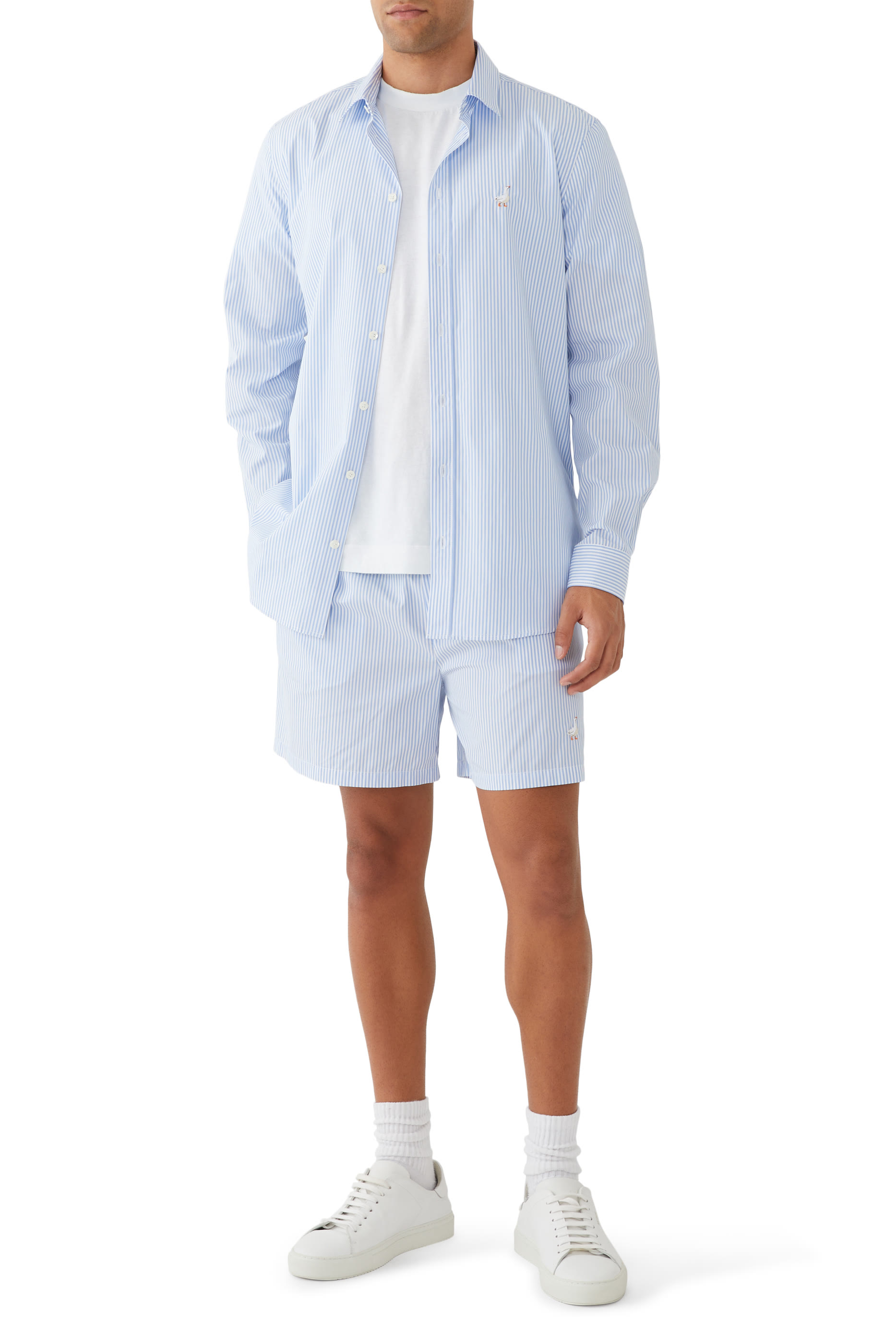 شورت مخطط بتطريز شعار الماركة