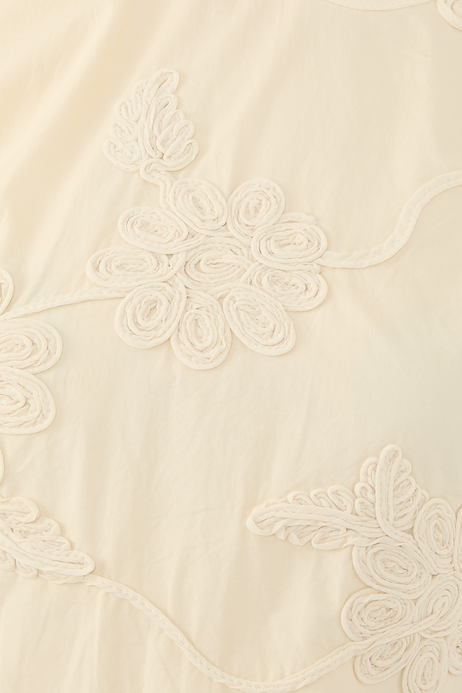 بلوزة بلا أكمام بزهور مطرزة