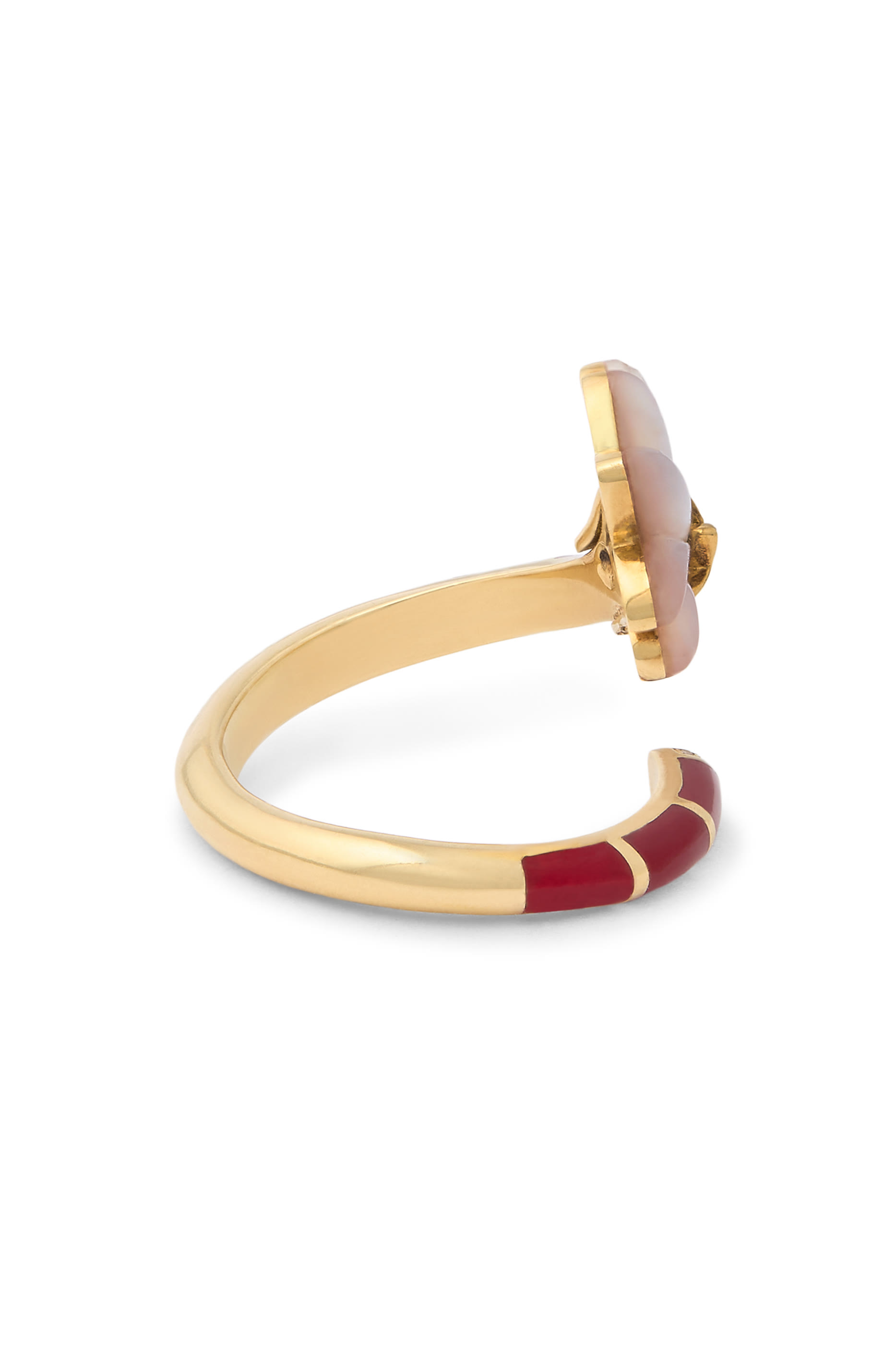 خاتم خنصر بتصميم زهرة مزين بعرق اللؤلؤ والماس، ذهب أصفر عيار 18